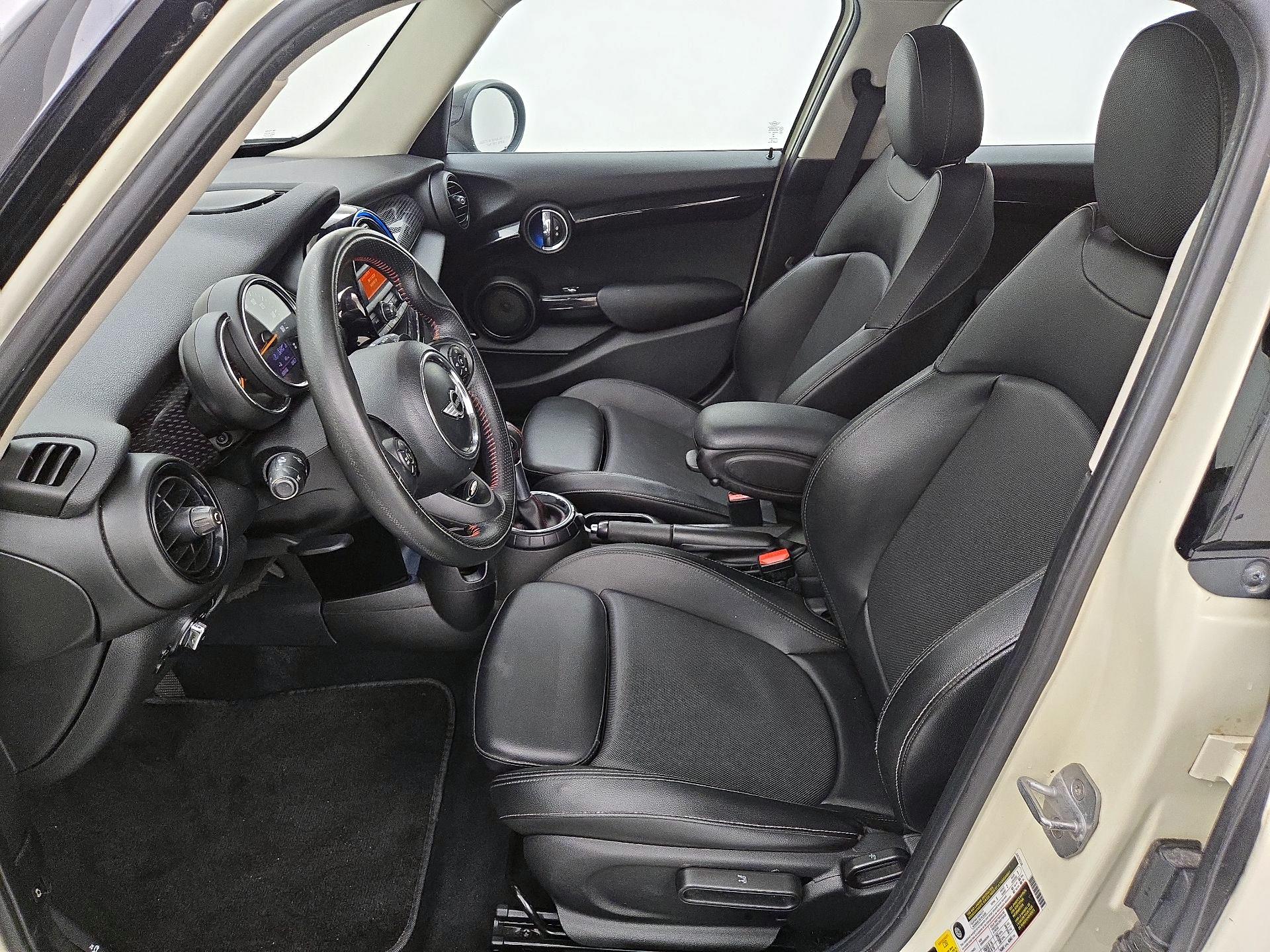 Thumbnail: 2016 MINI Cooper Hardtop - 11