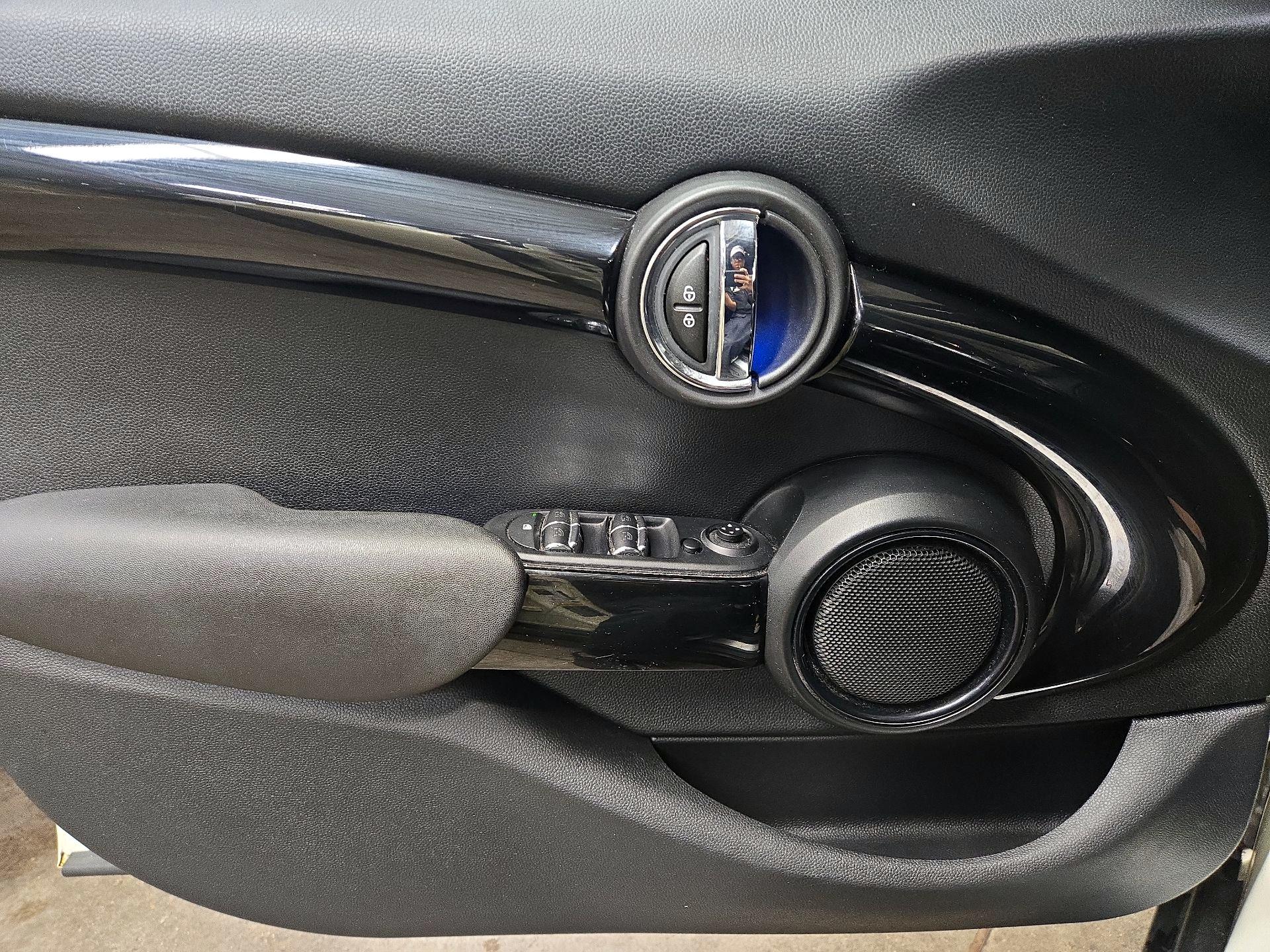 Thumbnail: 2016 MINI Cooper Hardtop - 12