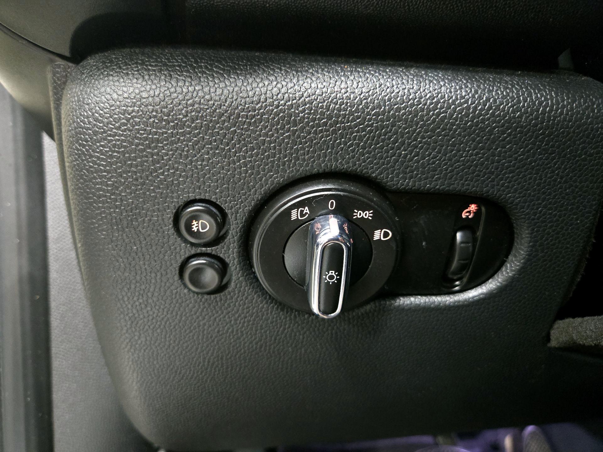 Thumbnail: 2016 MINI Cooper Hardtop - 13