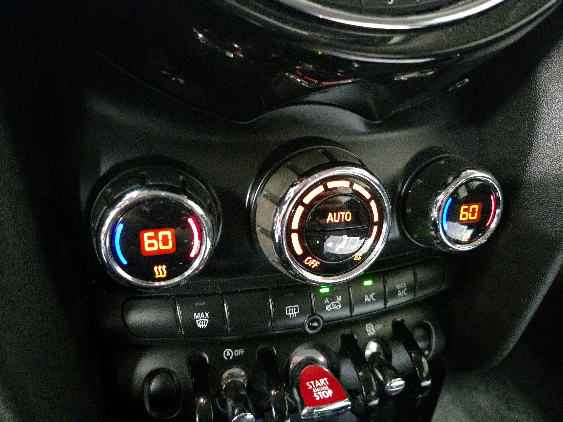 Thumbnail: 2016 MINI Cooper Hardtop - 15