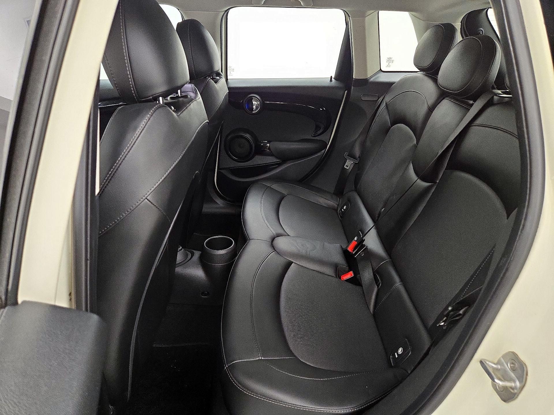 Thumbnail: 2016 MINI Cooper Hardtop - 18