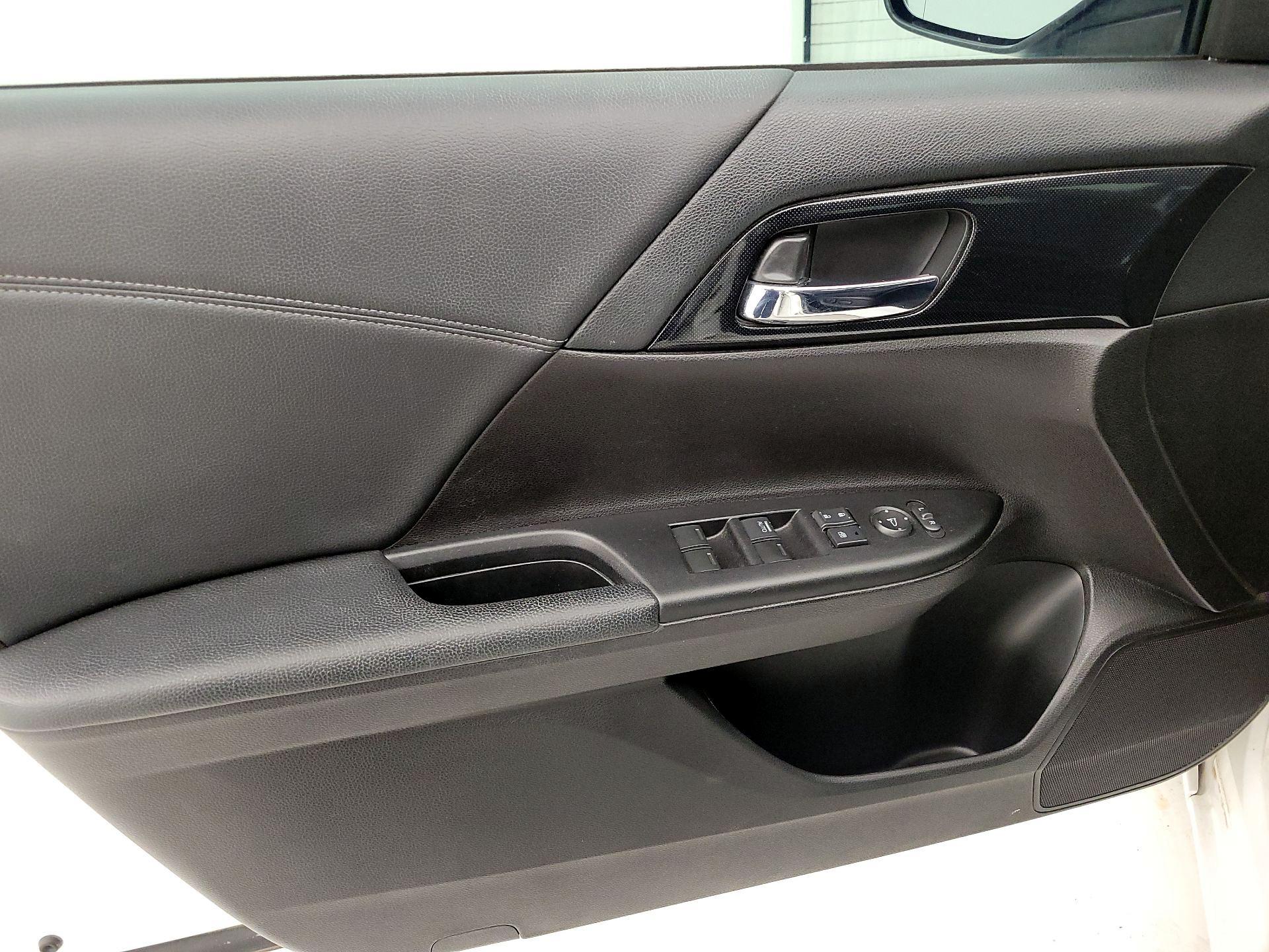 Thumbnail: 2015 Honda Accord - 10