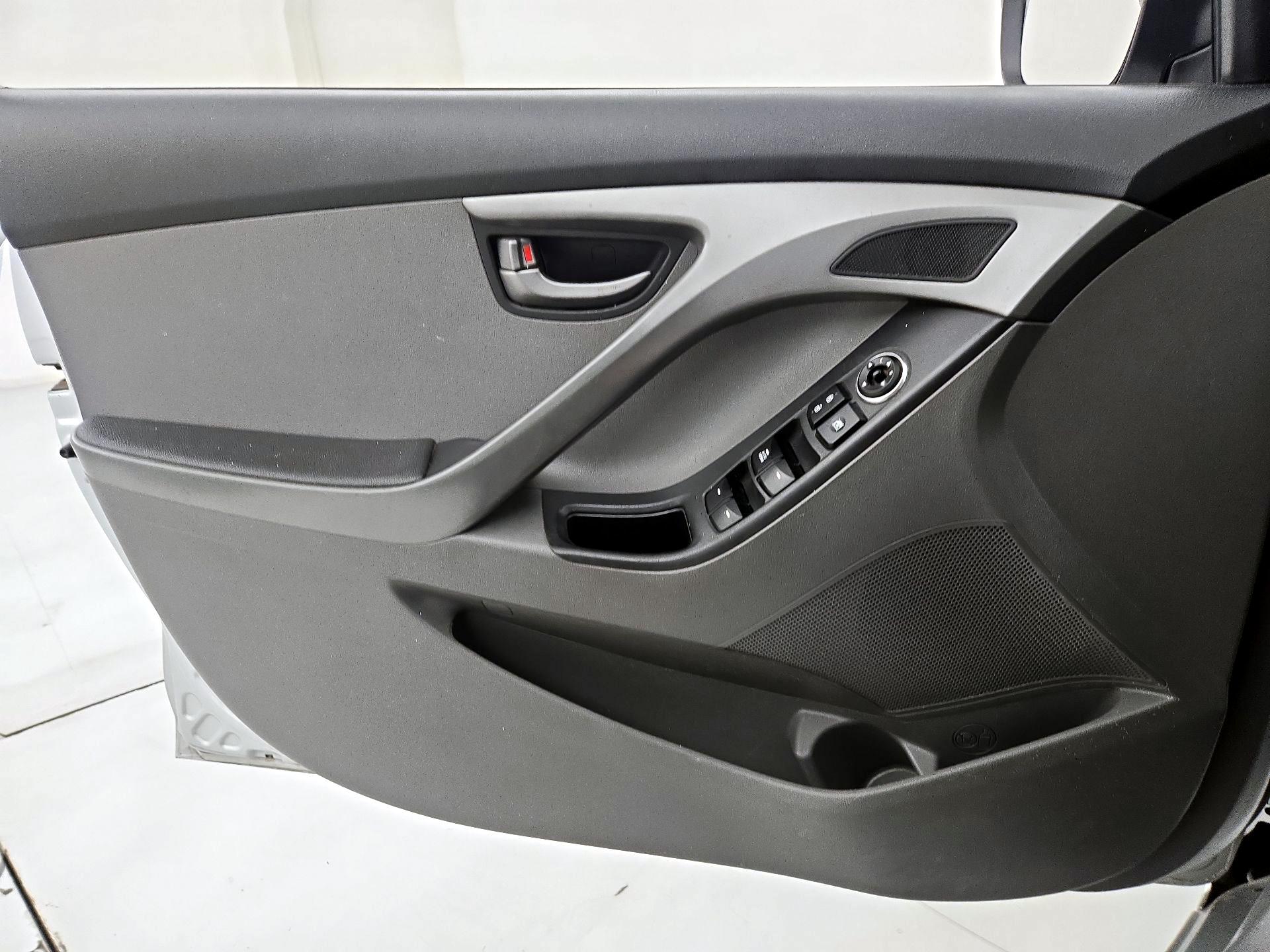 Thumbnail: 2016 Hyundai Elantra - 12