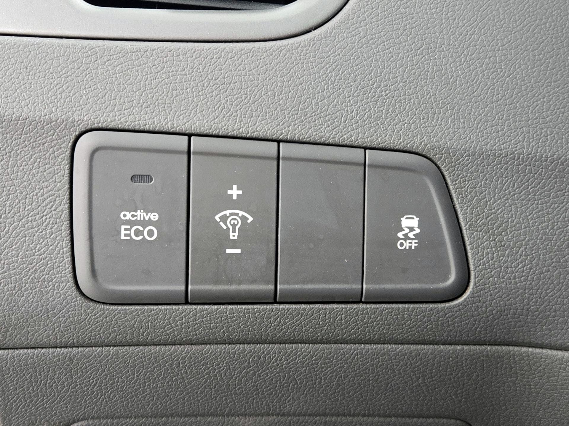 Thumbnail: 2016 Hyundai Elantra - 13