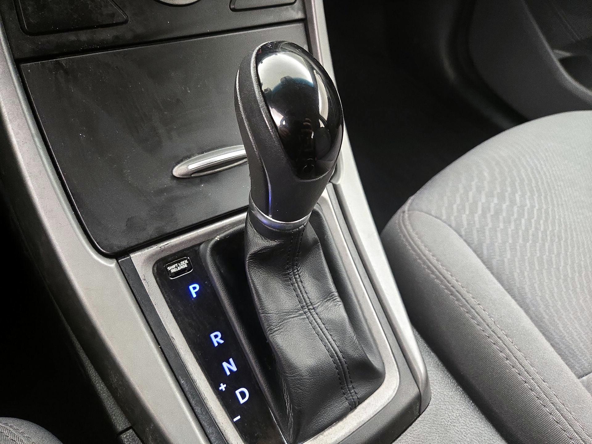 Thumbnail: 2016 Hyundai Elantra - 16