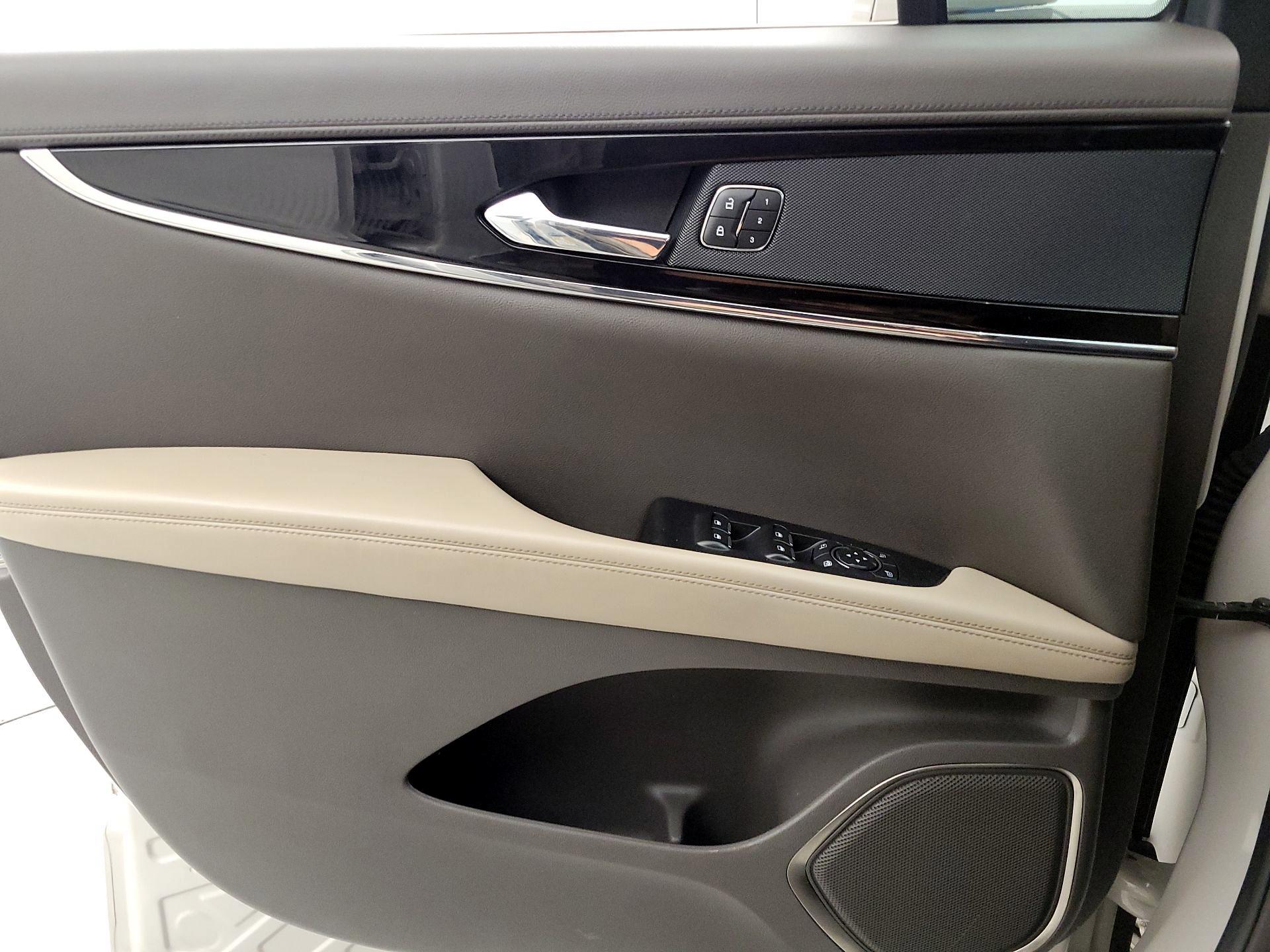 Thumbnail: 2022 Lincoln Nautilus - 12