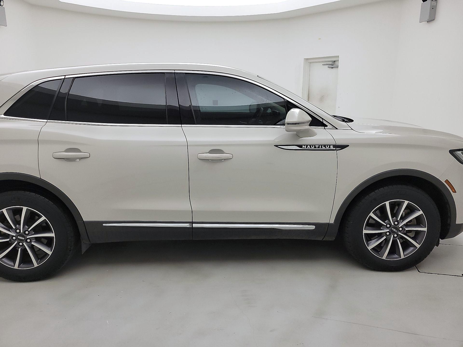 Thumbnail: 2022 Lincoln Nautilus - 4