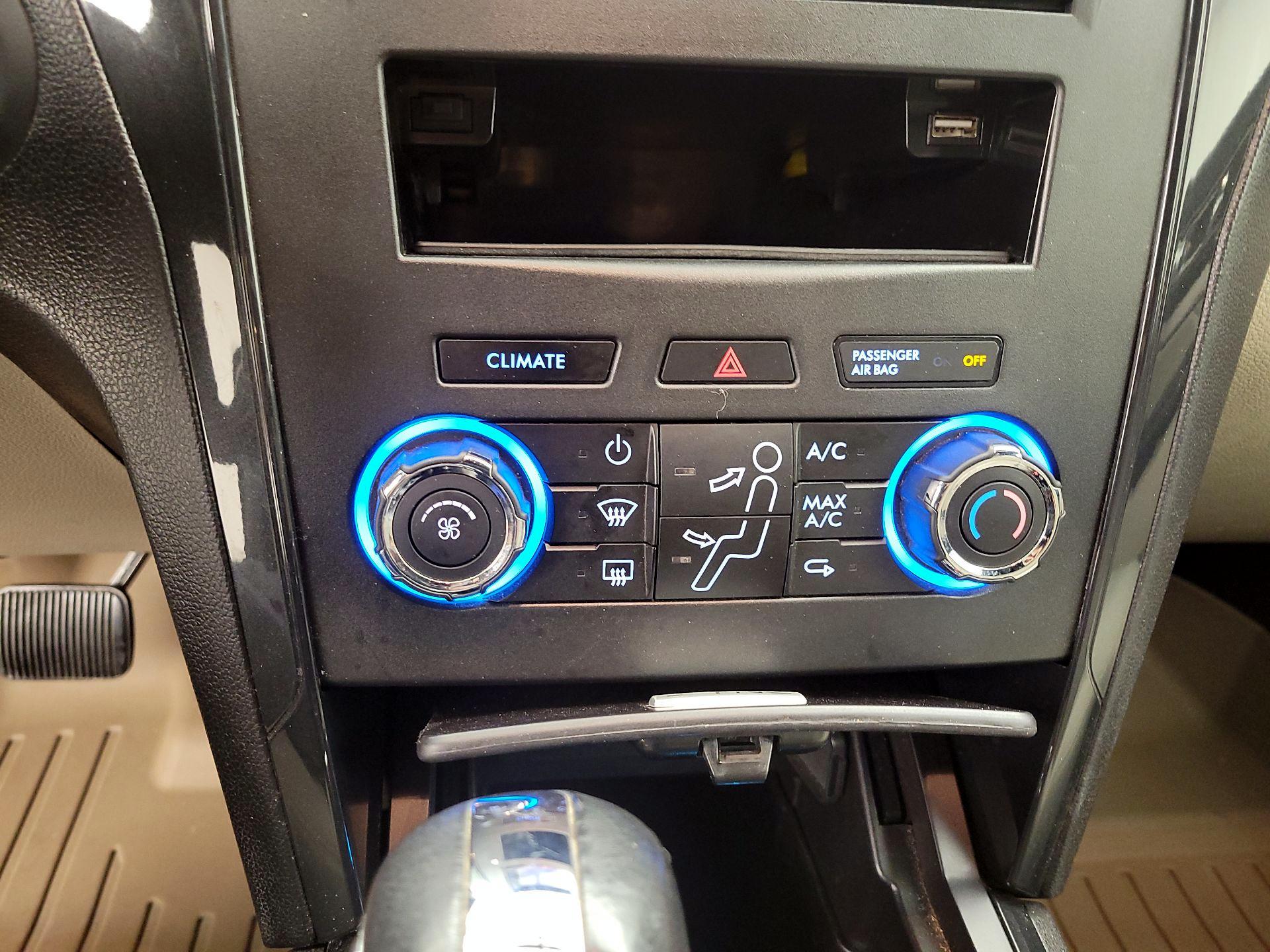 Thumbnail: 2019 Ford Explorer - 16