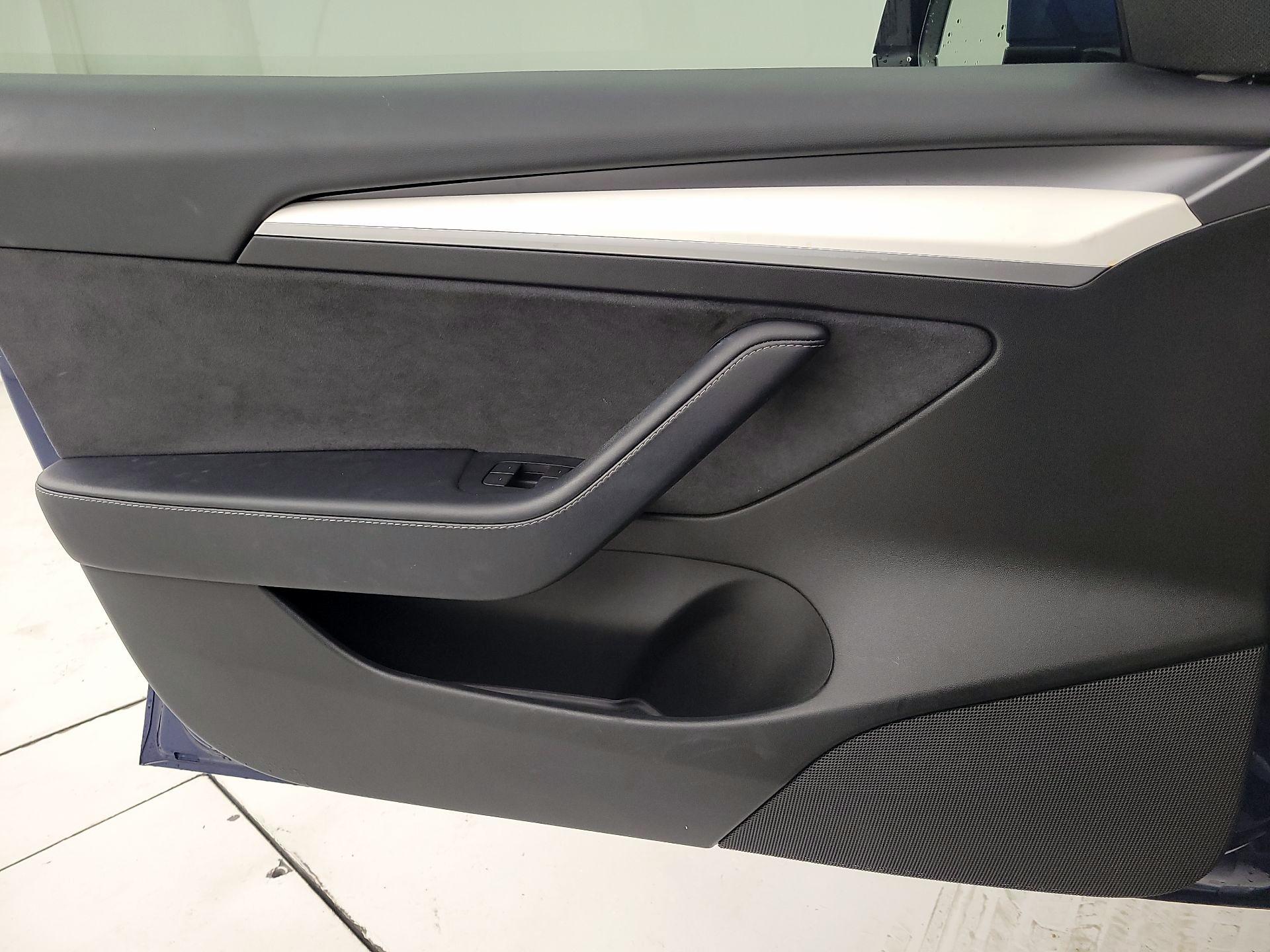 Thumbnail: 2023 Tesla Model 3 - 12