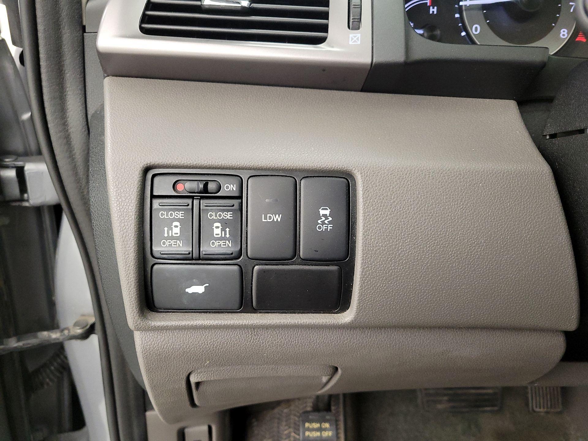 Thumbnail: 2017 Honda Odyssey - 11