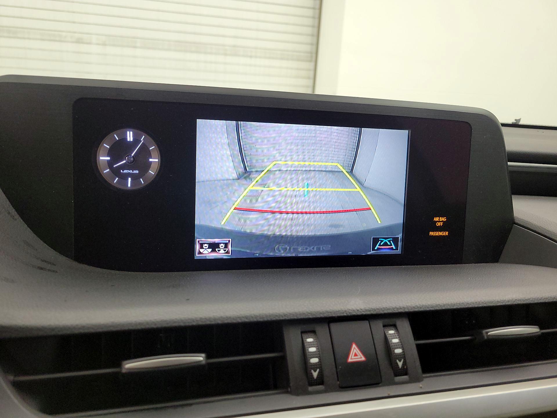 Thumbnail: 2021 Lexus ES - 12