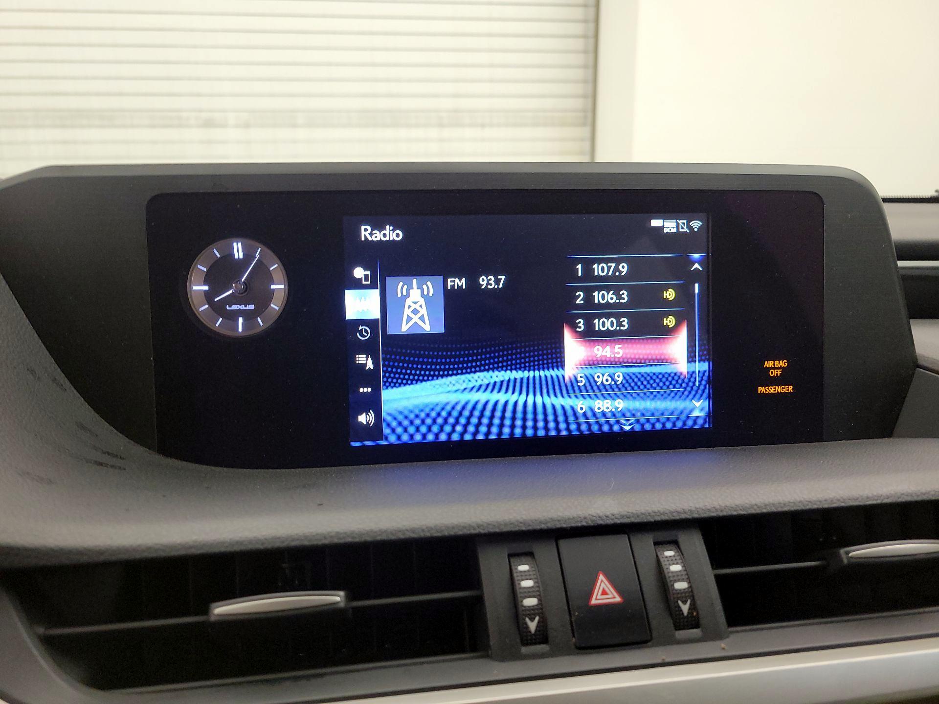 Thumbnail: 2021 Lexus ES - 13