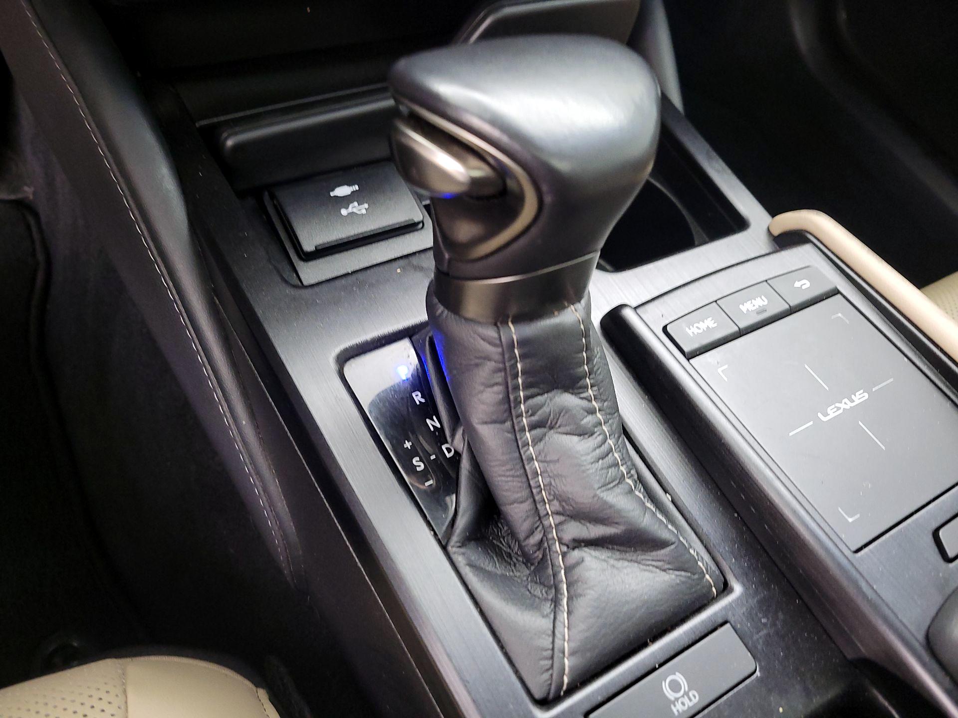 Thumbnail: 2021 Lexus ES - 15