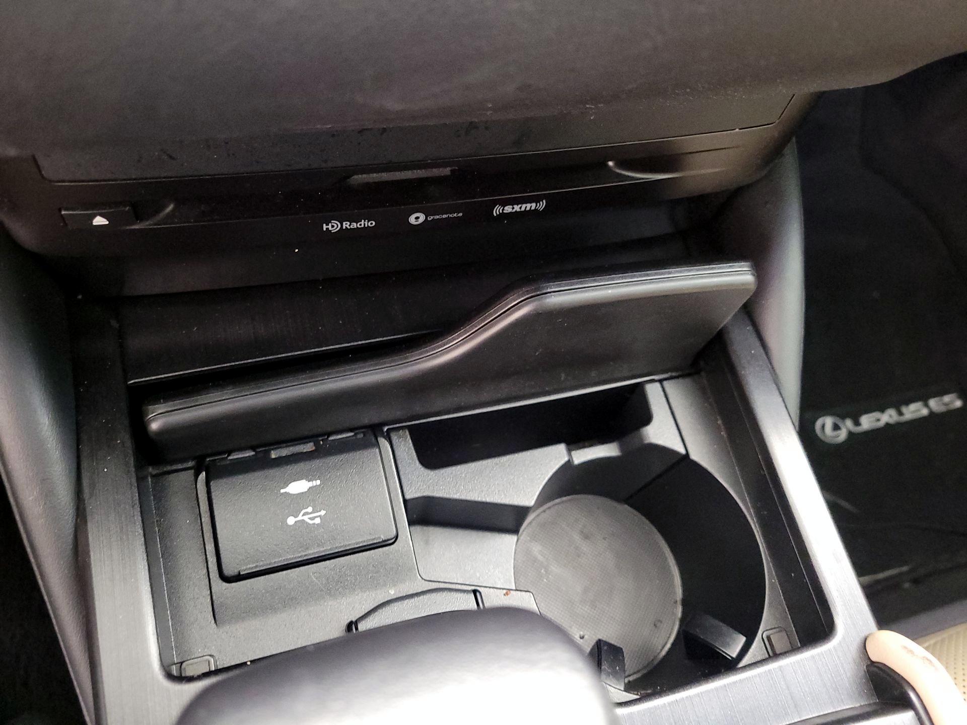 Thumbnail: 2021 Lexus ES - 16