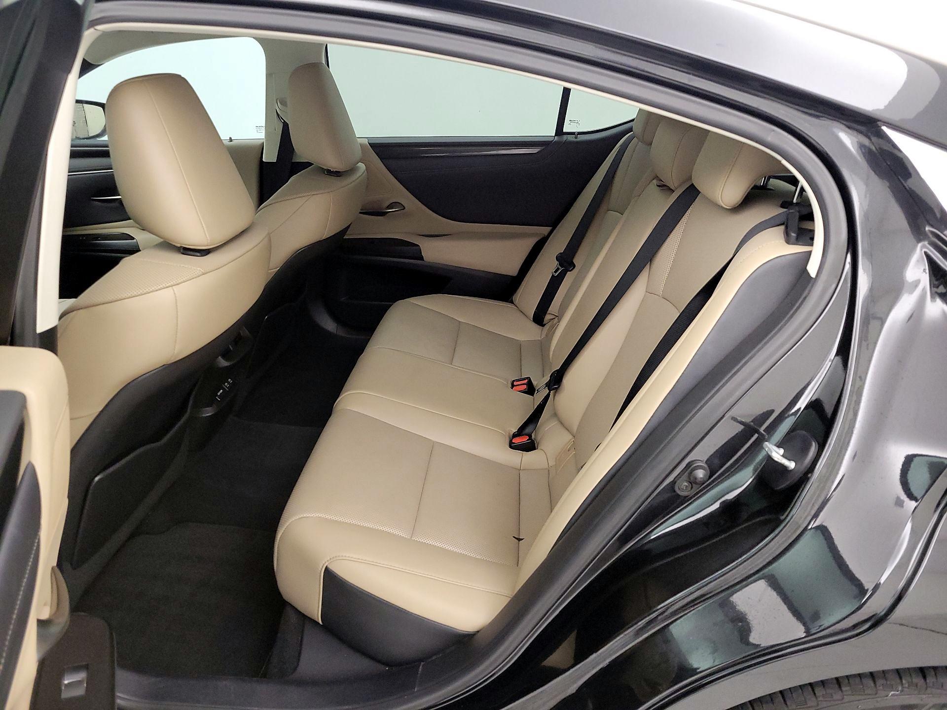 Thumbnail: 2021 Lexus ES - 18