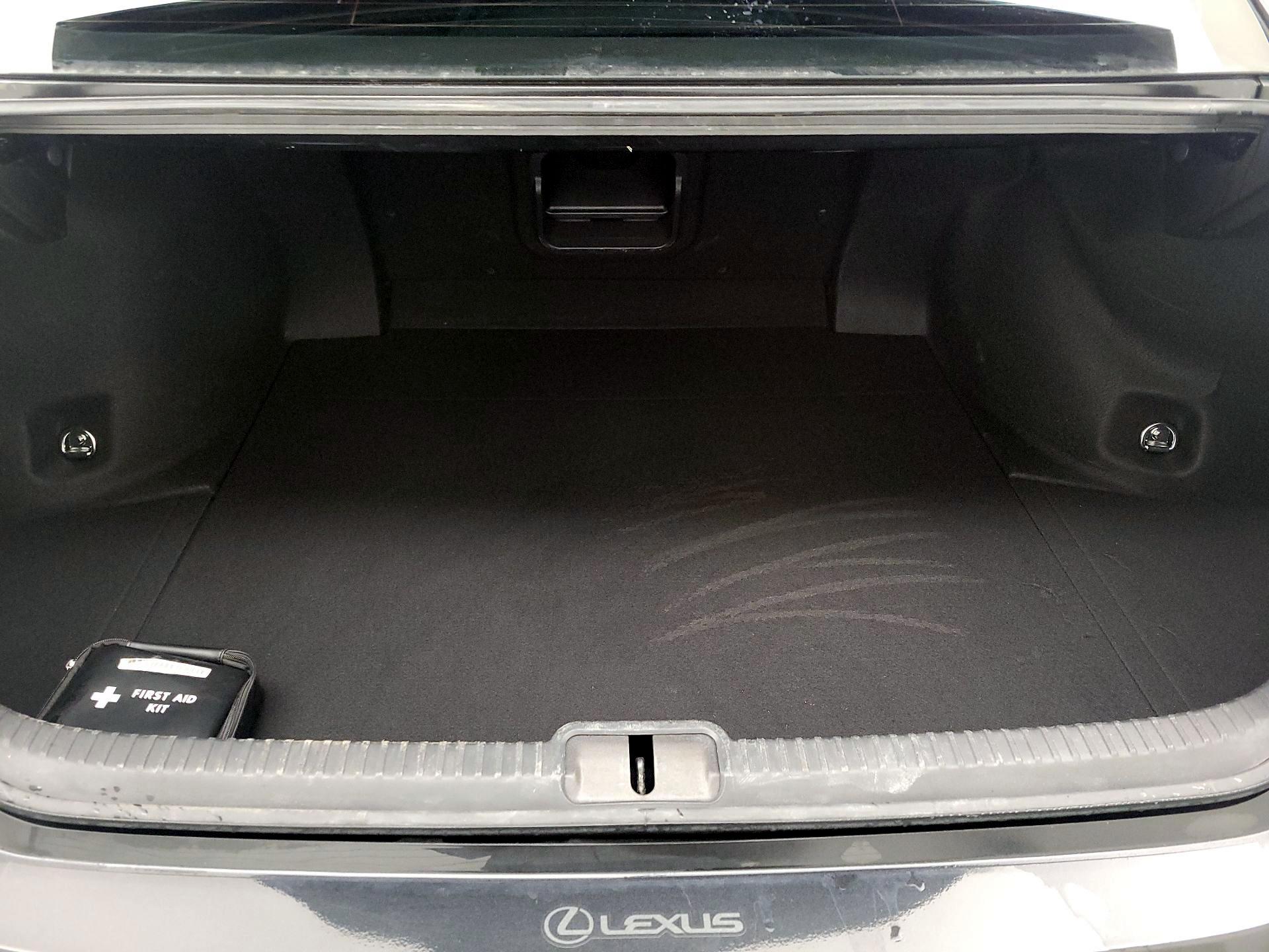 Thumbnail: 2021 Lexus ES - 19