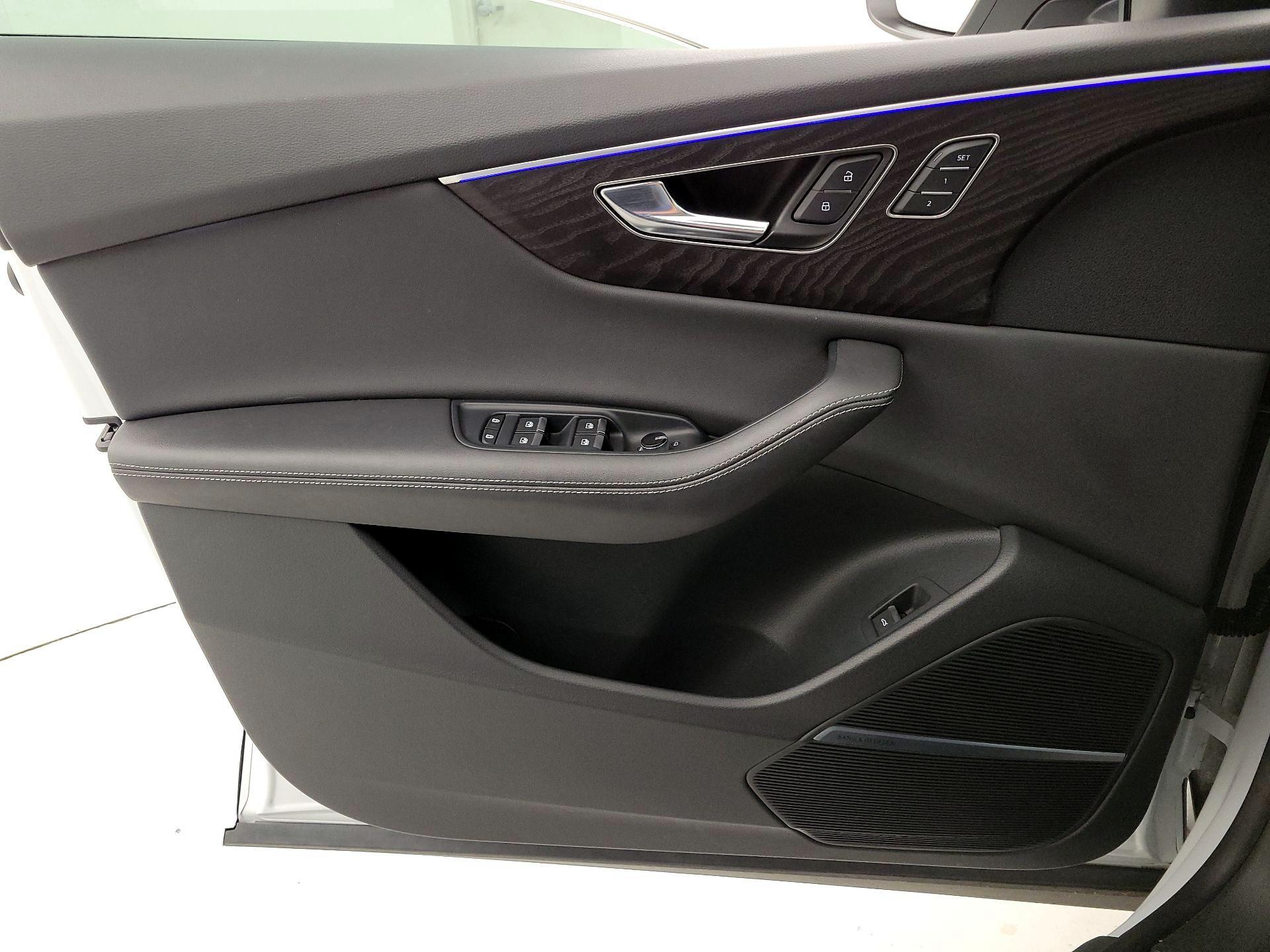 Thumbnail: 2023 Audi Q8 - 10