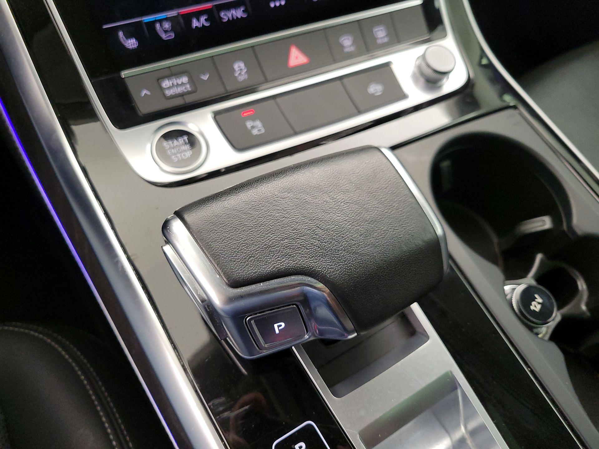 Thumbnail: 2023 Audi Q8 - 16