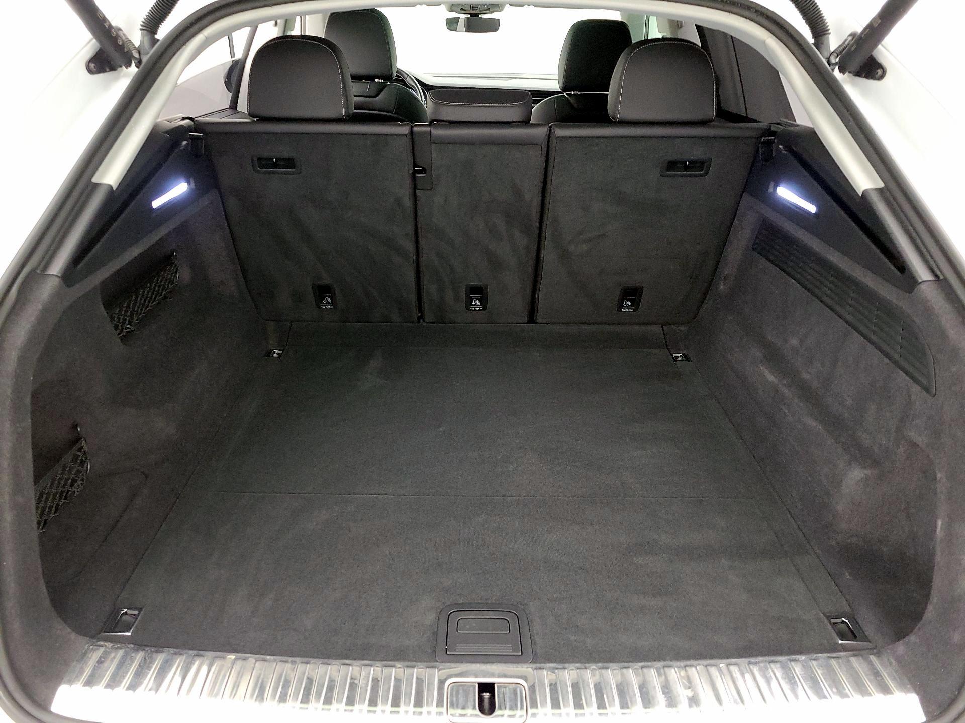 Thumbnail: 2023 Audi Q8 - 20