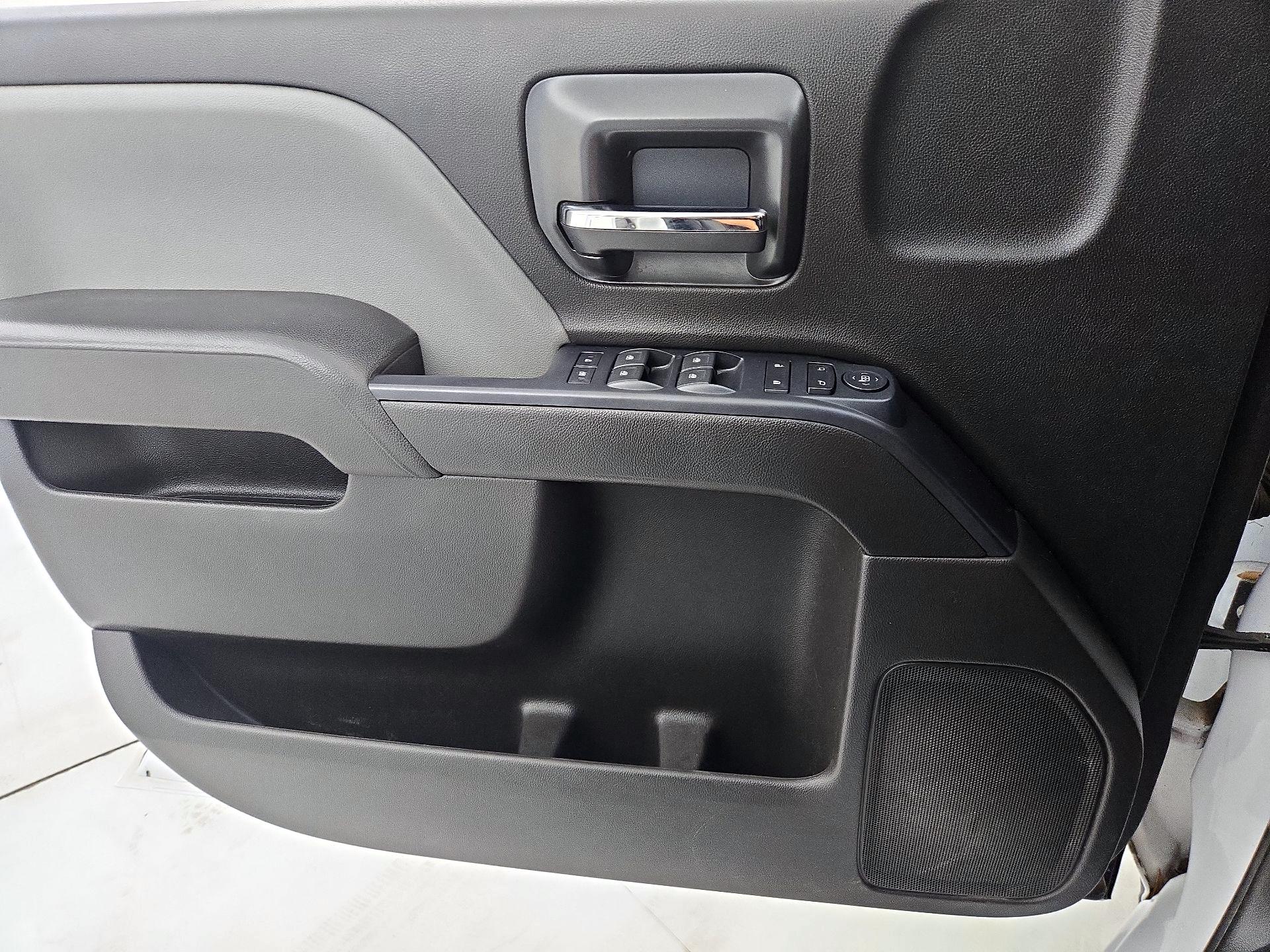 Thumbnail: 2018 Chevrolet Silverado 1500 - 12