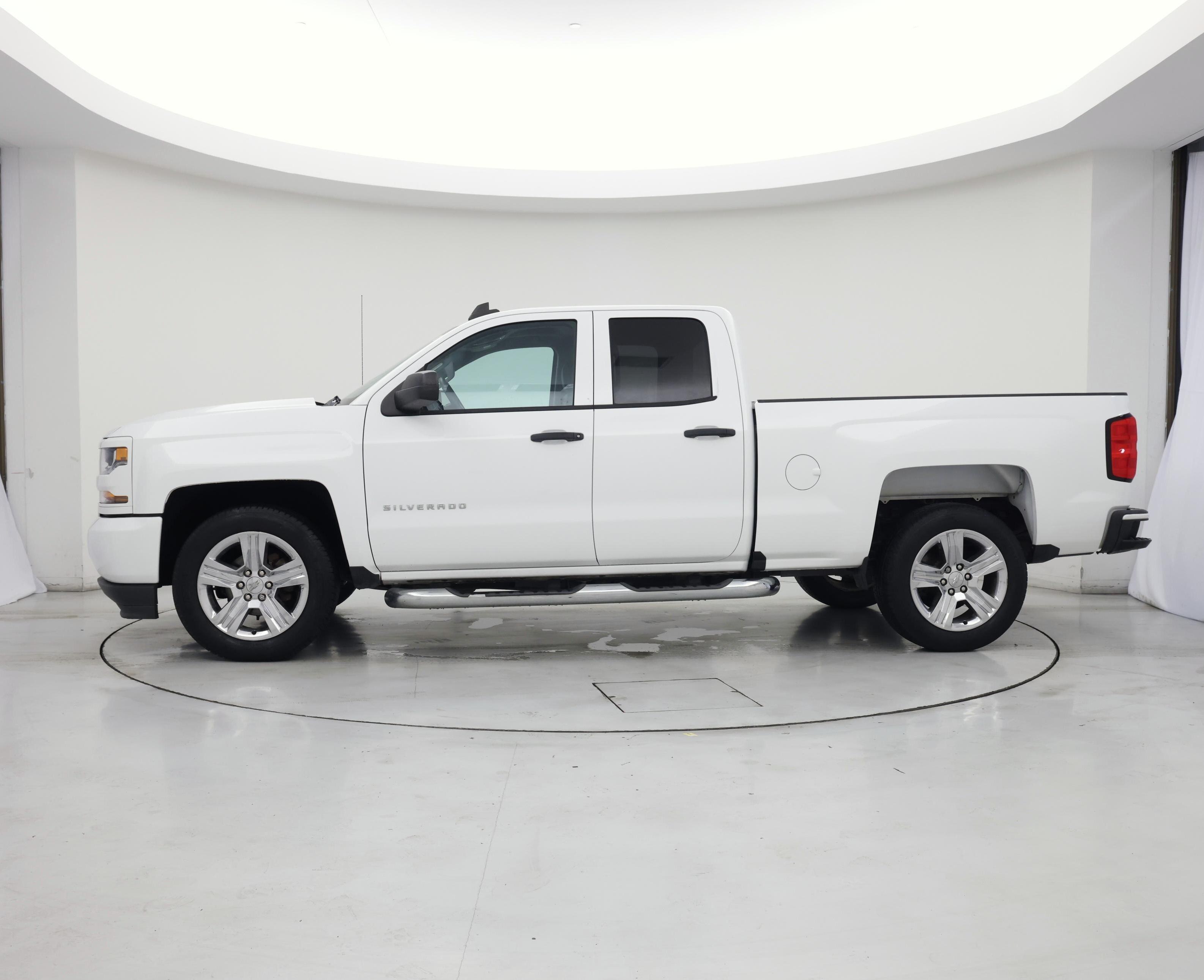 Thumbnail: 2018 Chevrolet Silverado 1500 - 3