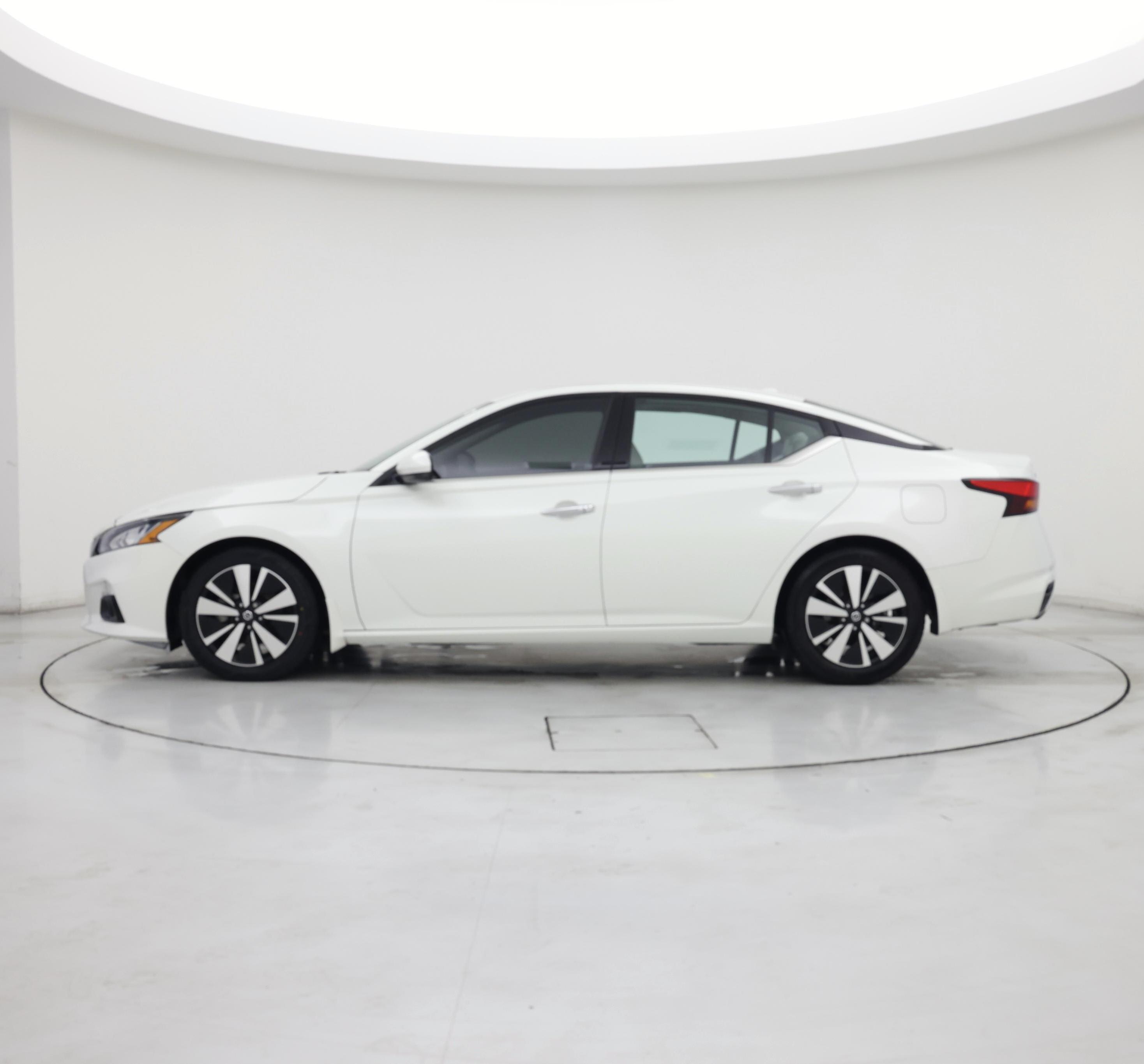 Thumbnail: 2022 Nissan Altima - 3