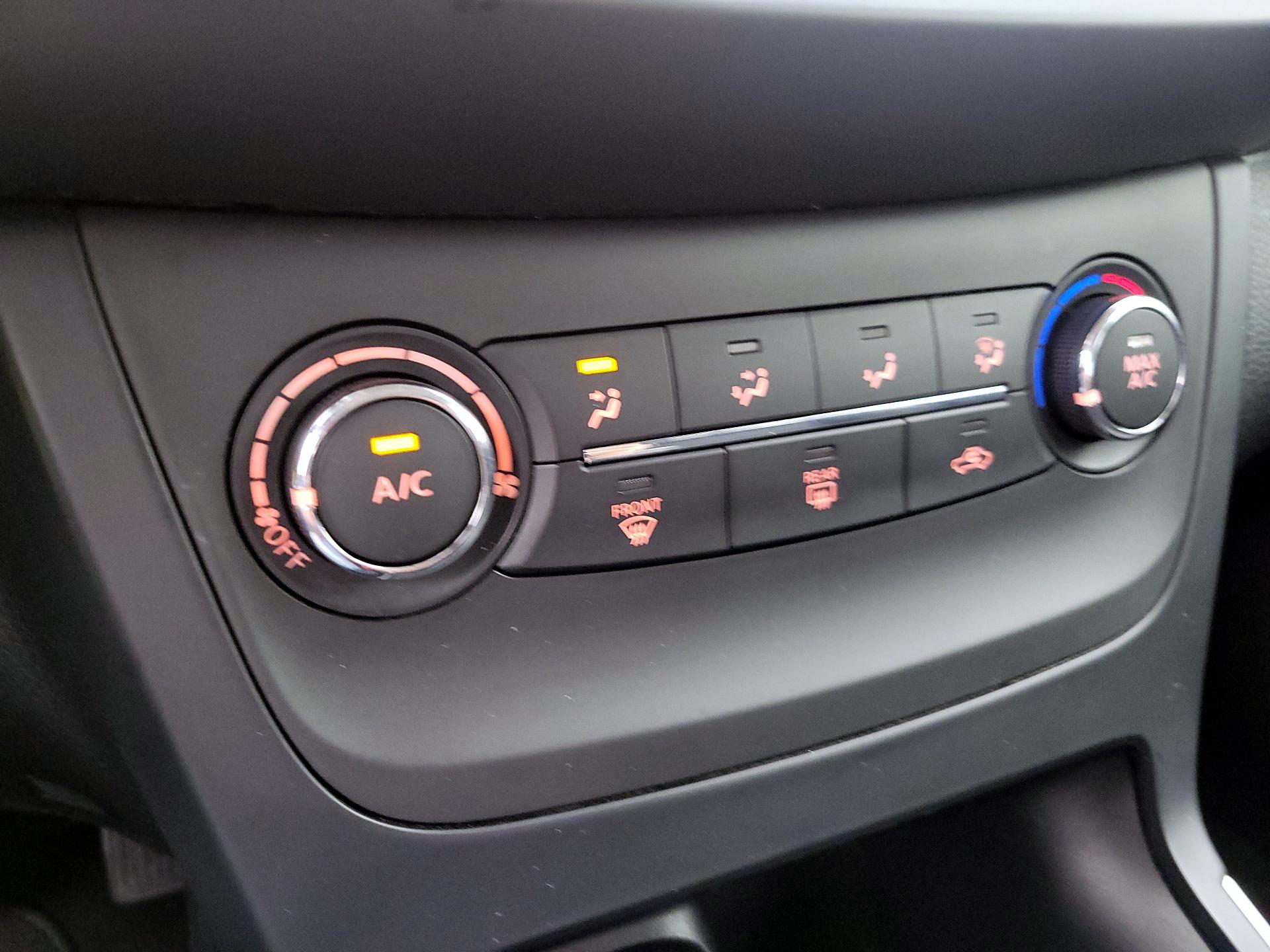 Thumbnail: 2018 Nissan Sentra - 16