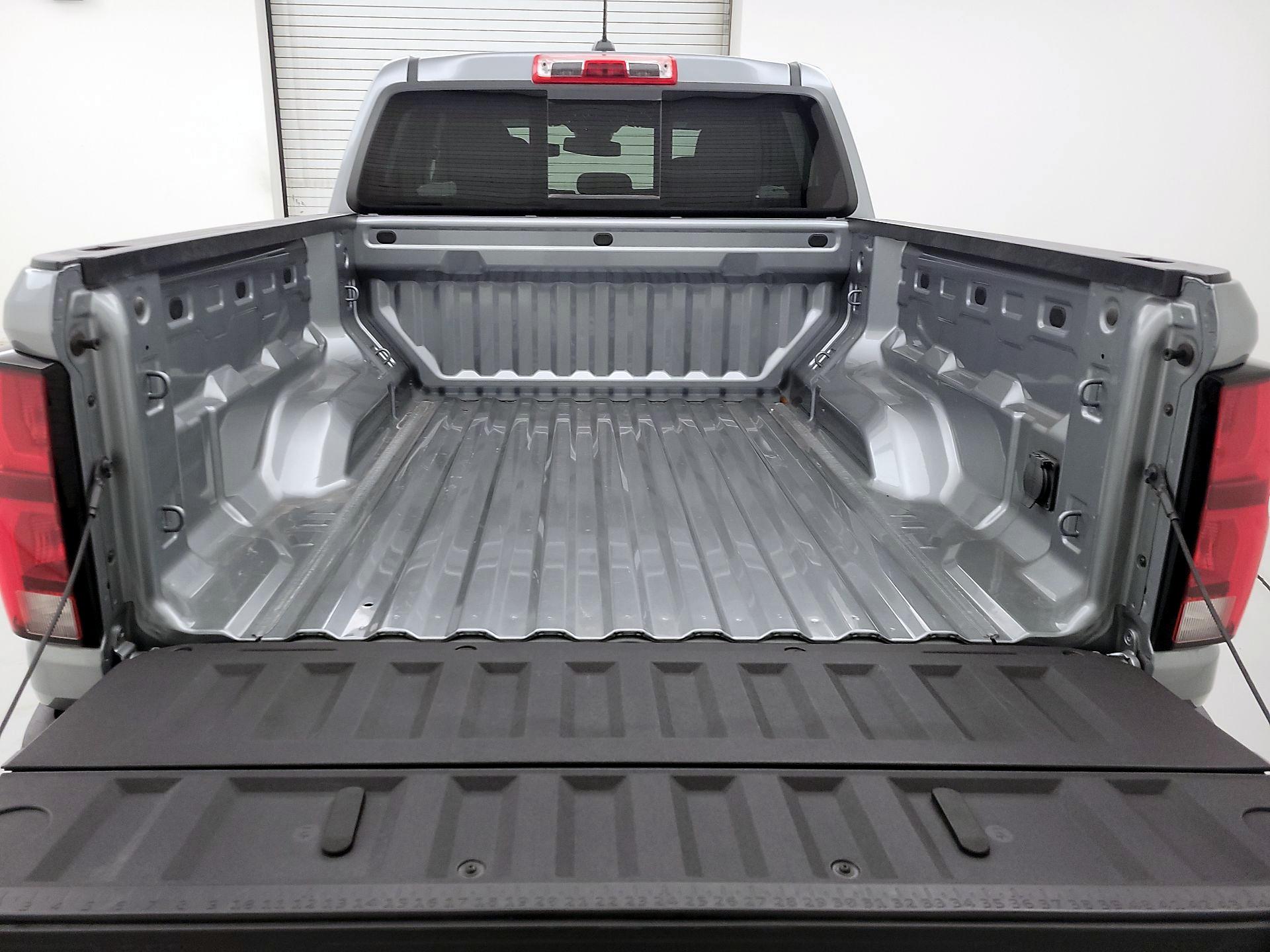 Thumbnail: 2024 Chevrolet Colorado - 20