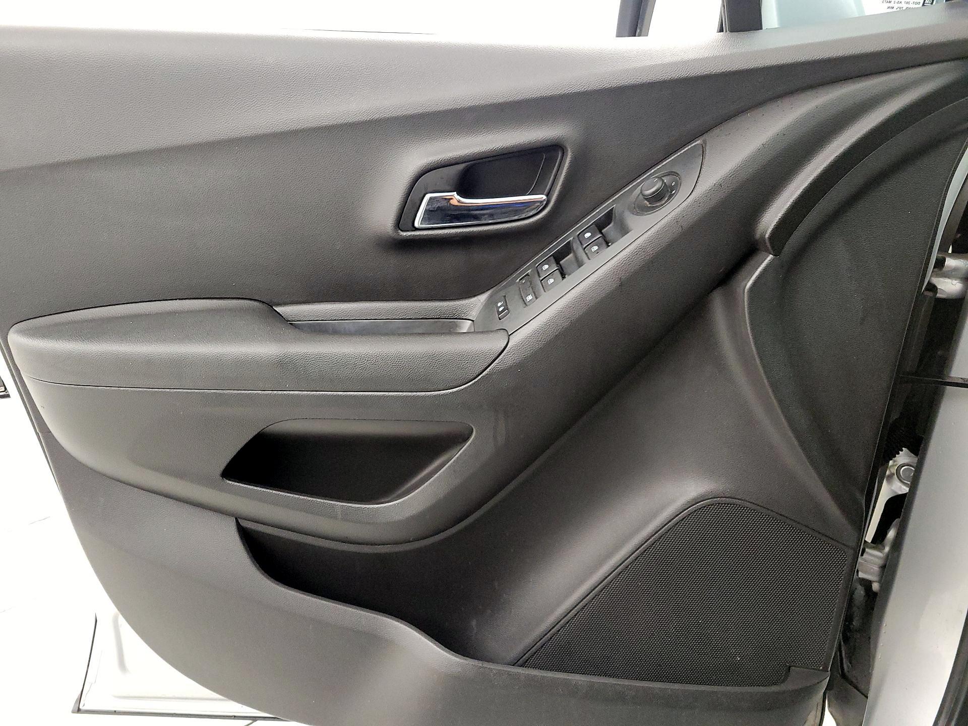 Thumbnail: 2018 Chevrolet Trax - 12