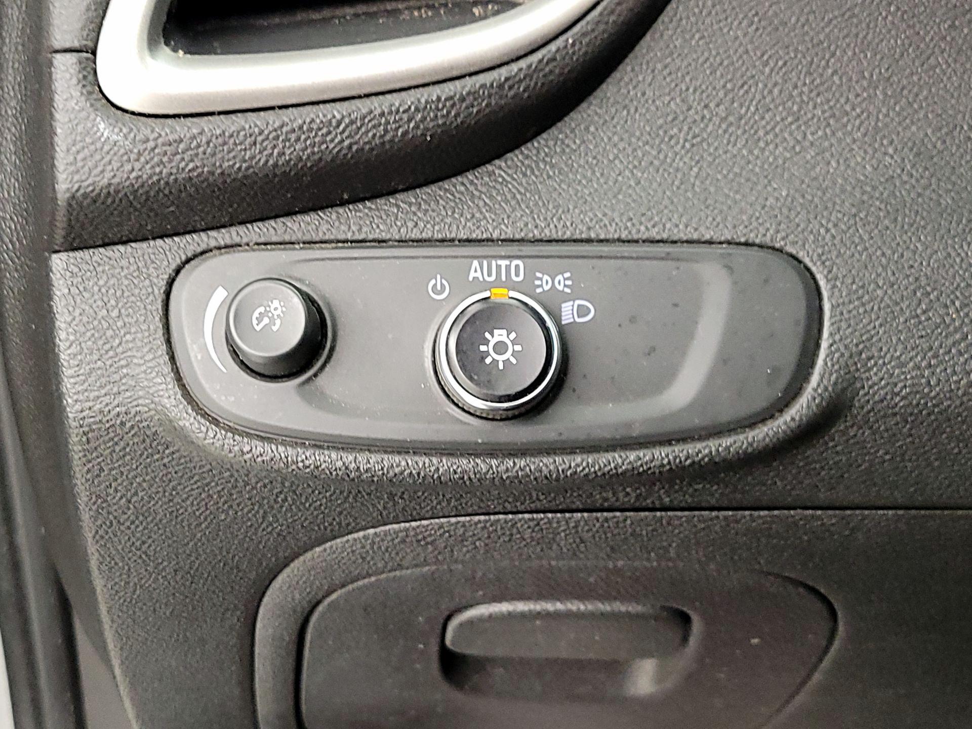 Thumbnail: 2018 Chevrolet Trax - 13