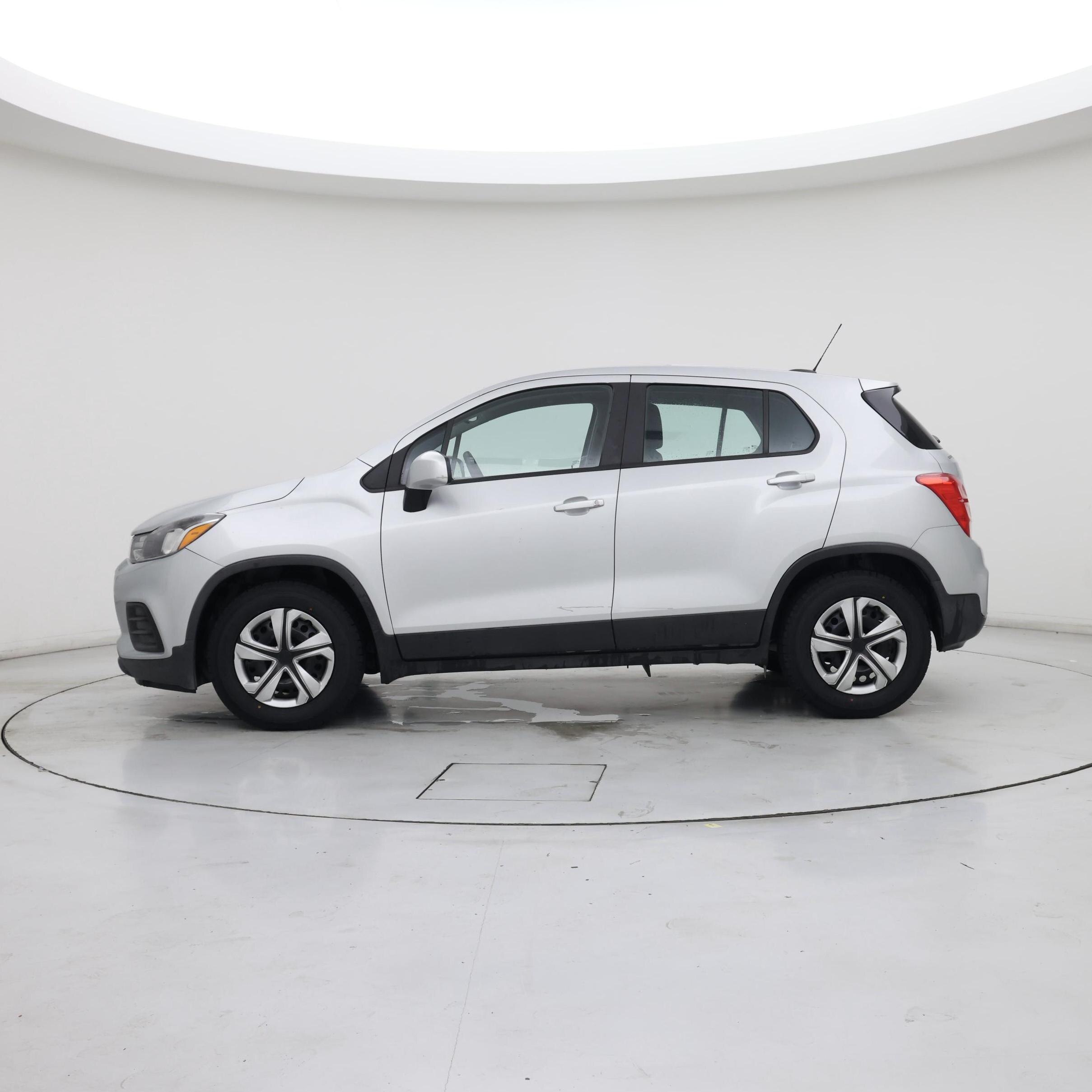 Thumbnail: 2018 Chevrolet Trax - 3