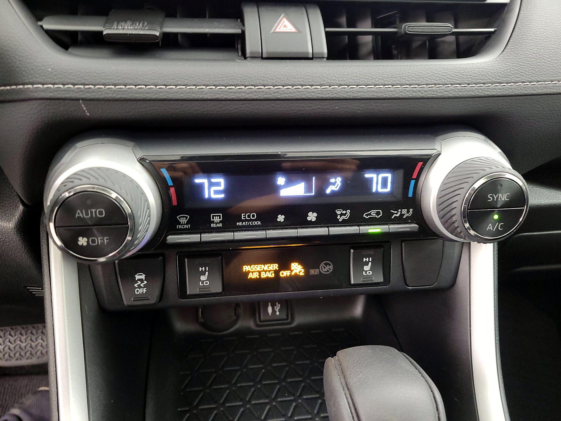 Thumbnail: 2019 Toyota RAV4 - 16