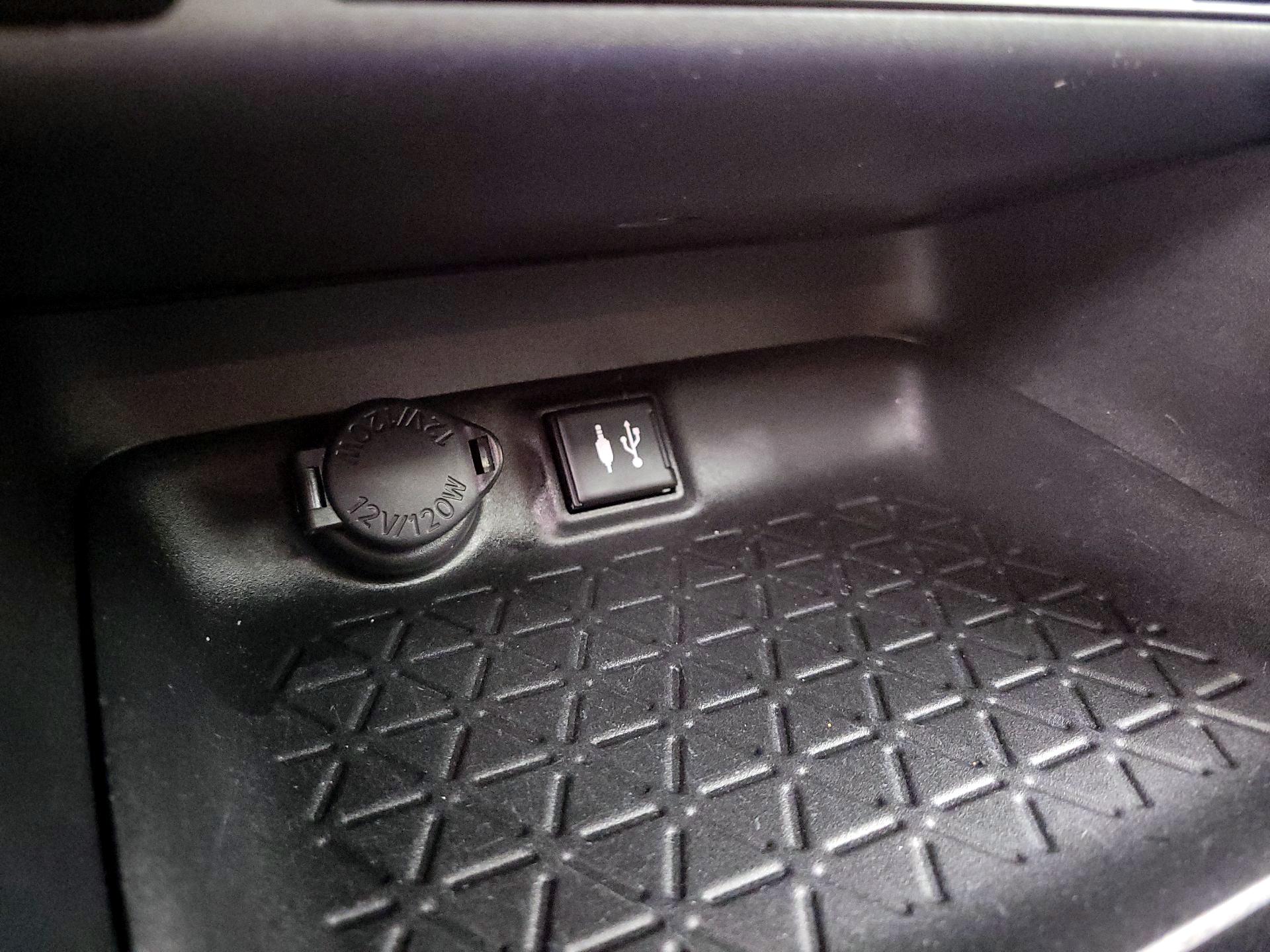 Thumbnail: 2019 Toyota RAV4 - 18