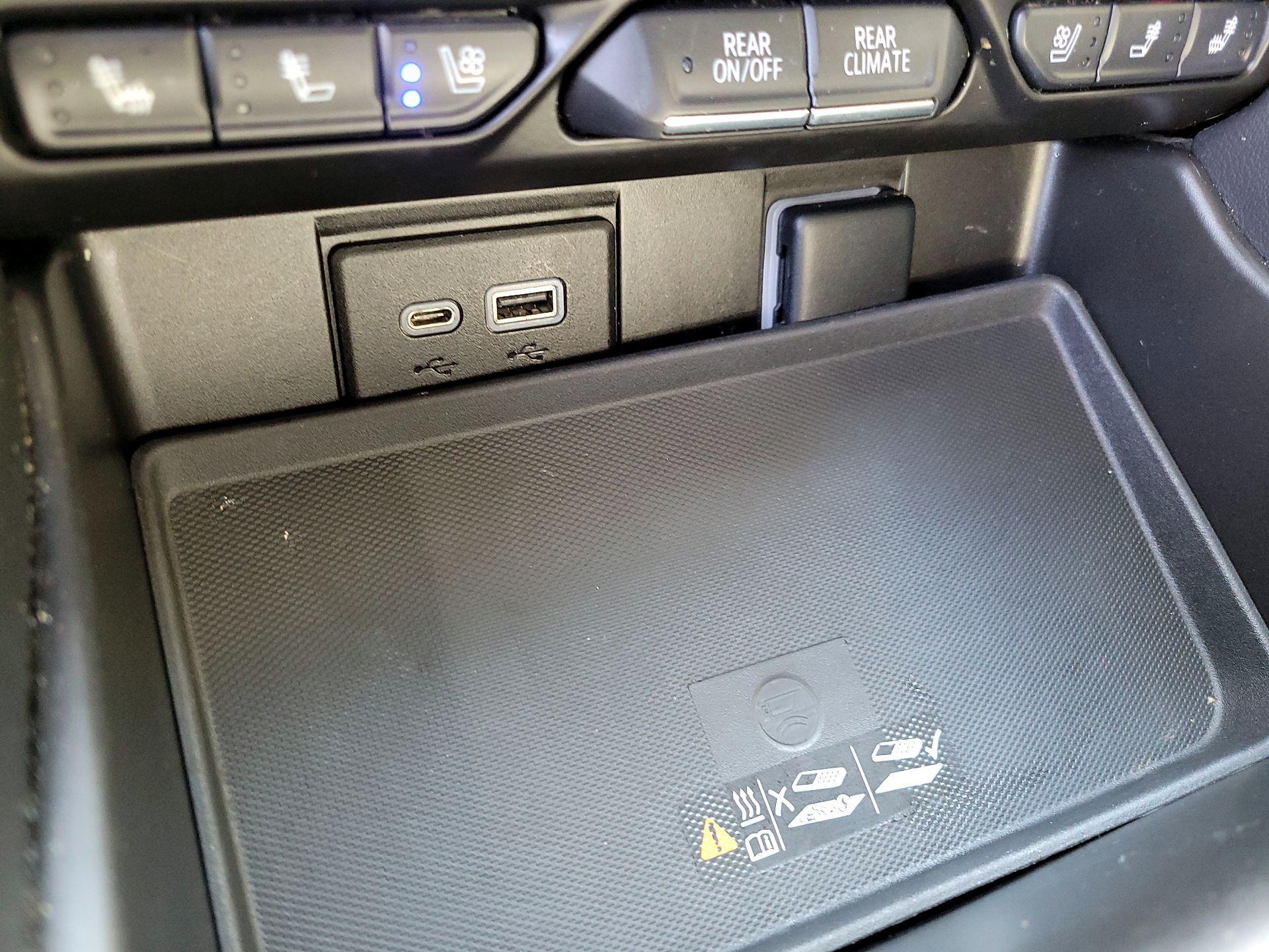 Thumbnail: 2022 GMC Yukon XL - 16