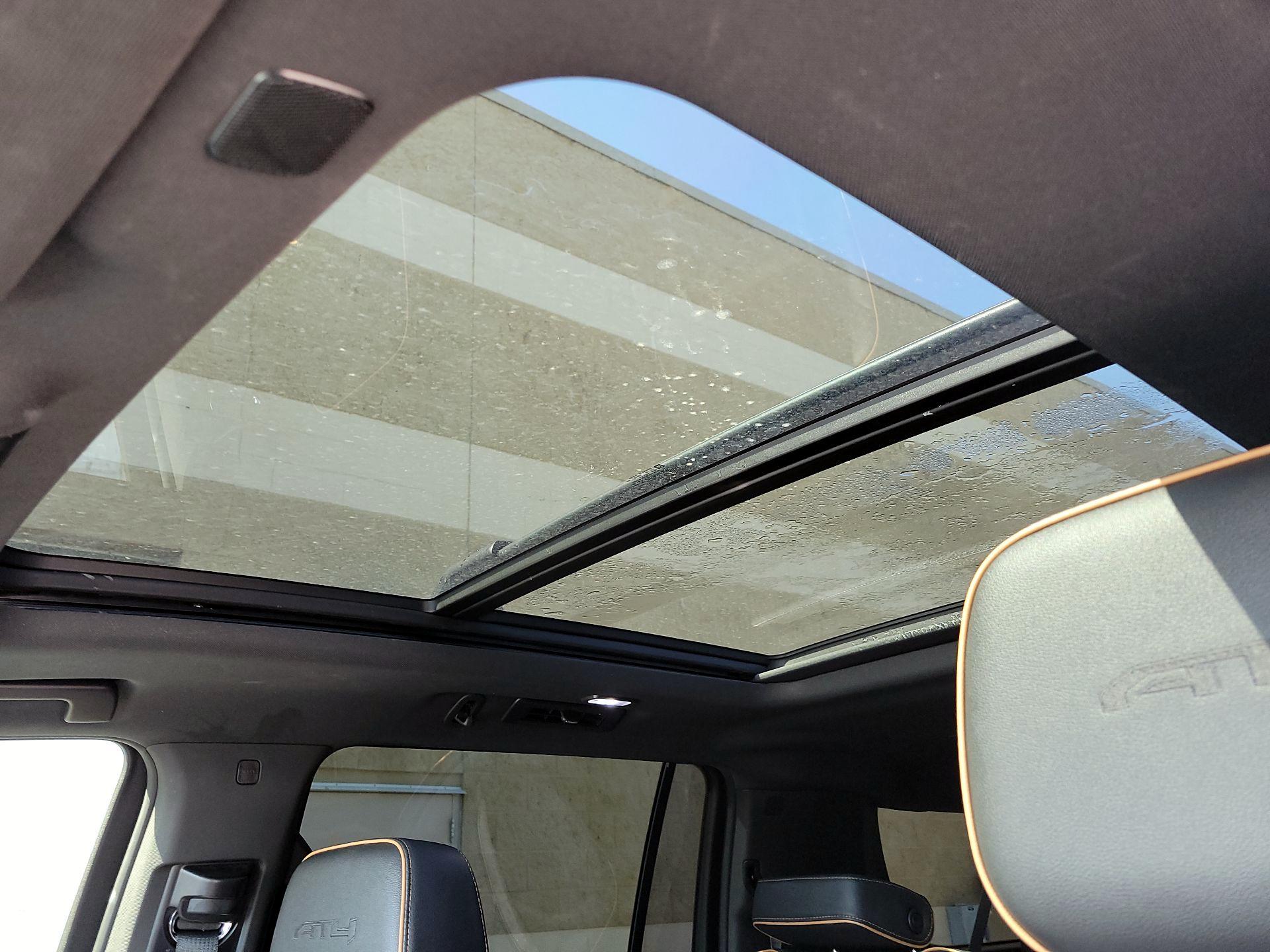 Thumbnail: 2022 GMC Yukon XL - 17