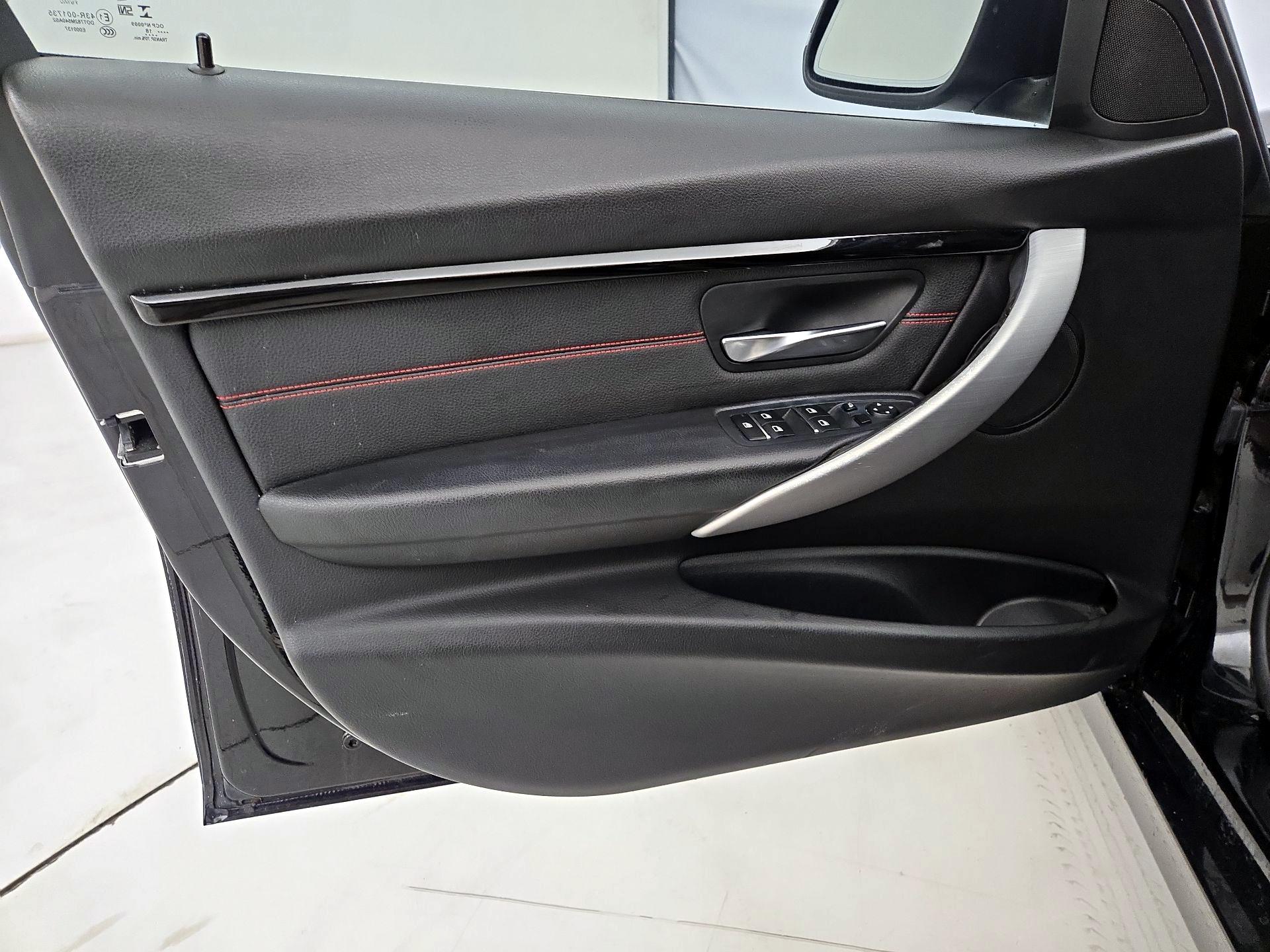 Thumbnail: 2018 BMW 3 Series - 12