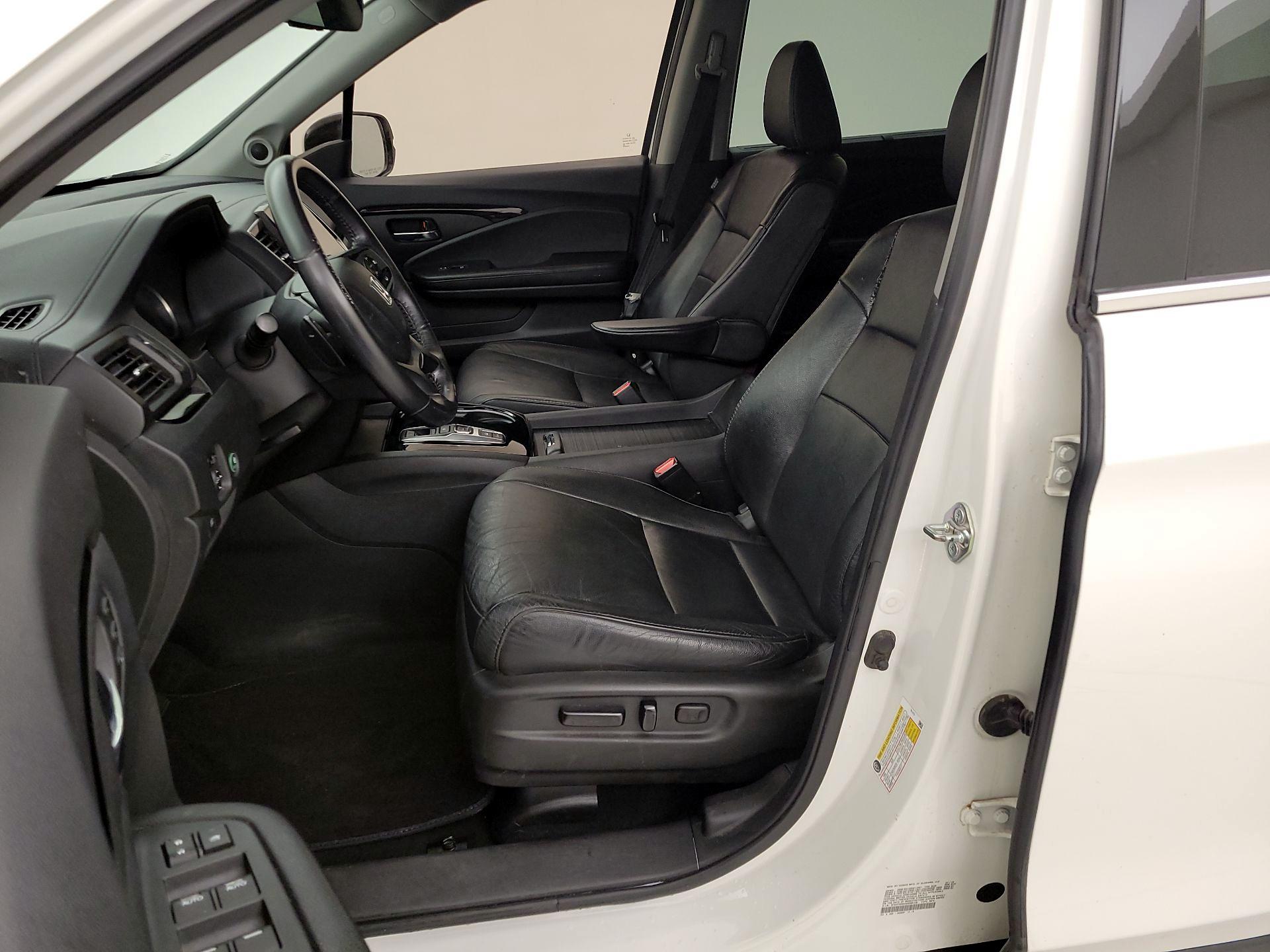 Thumbnail: 2019 Honda Pilot - 11