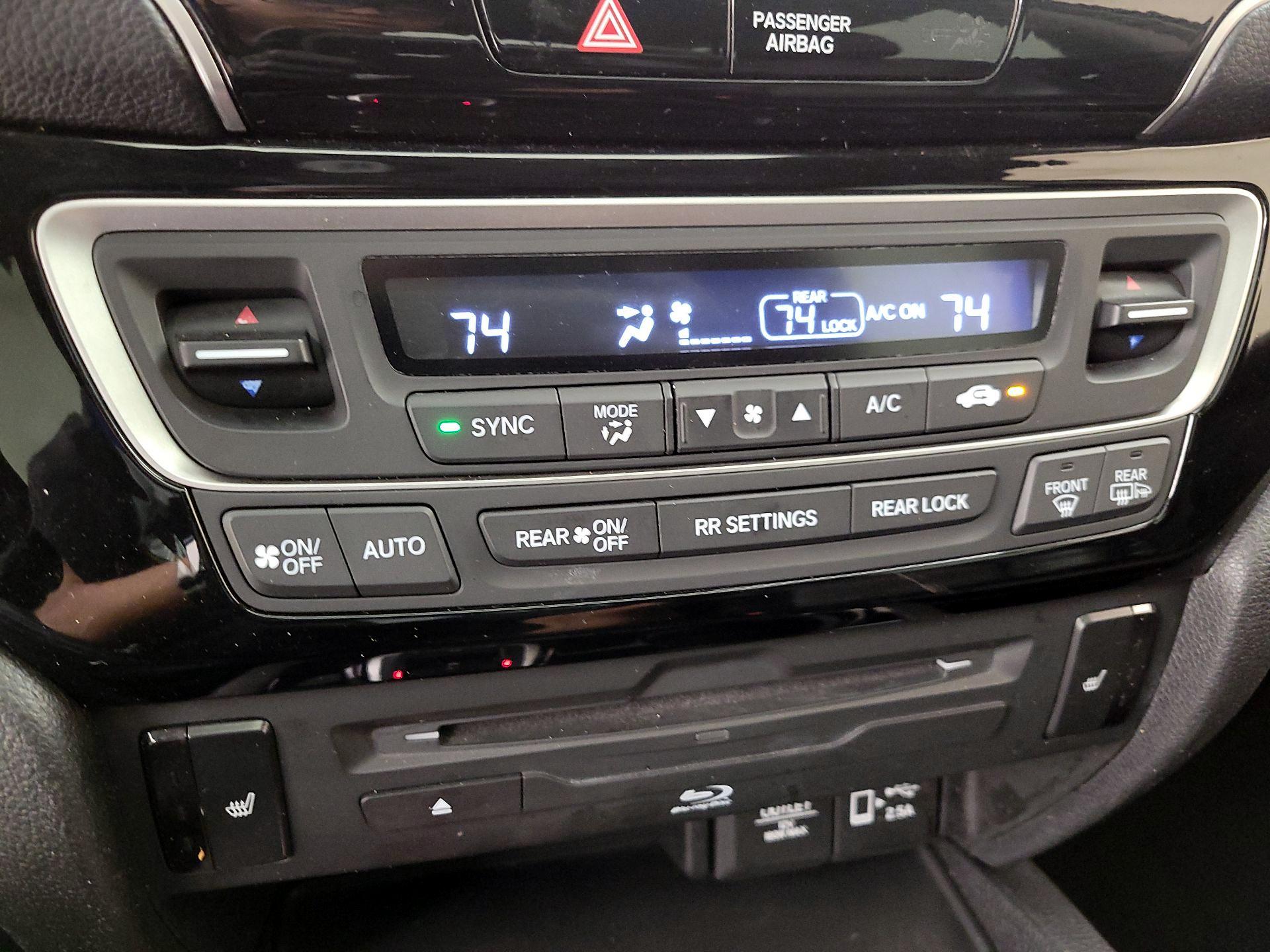 Thumbnail: 2019 Honda Pilot - 17