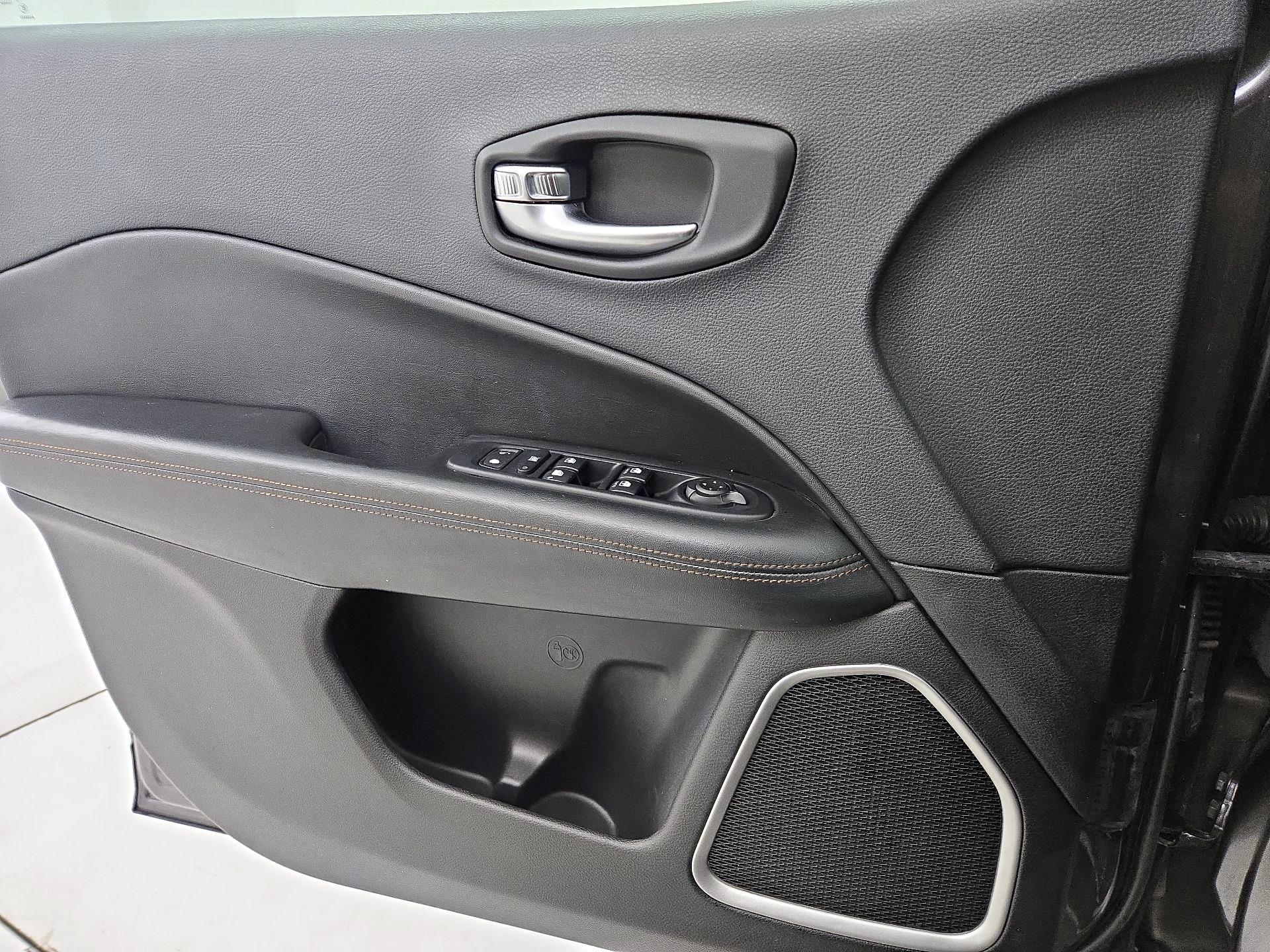 Thumbnail: 2019 Jeep Compass - 12