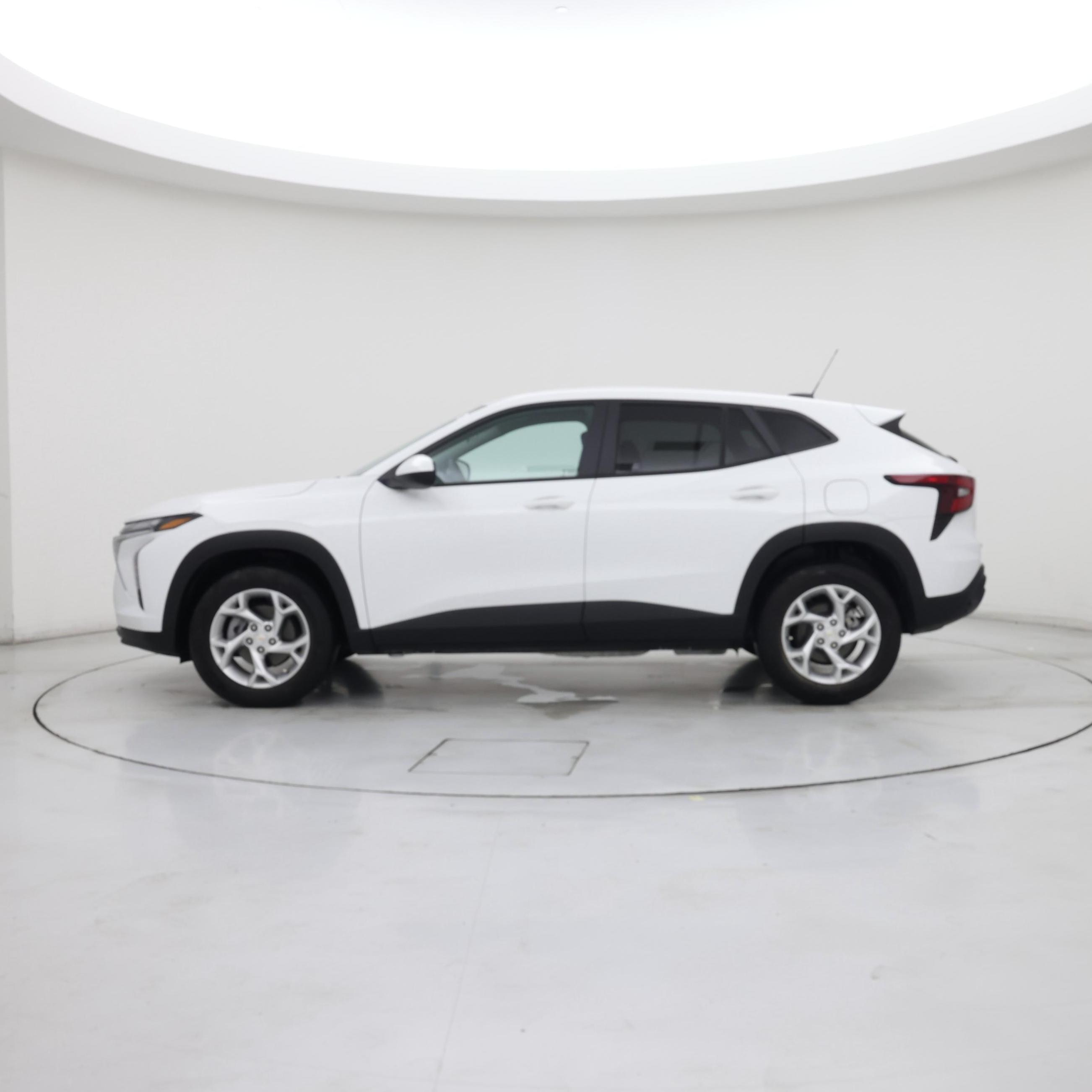 Thumbnail: 2024 Chevrolet Trax - 3