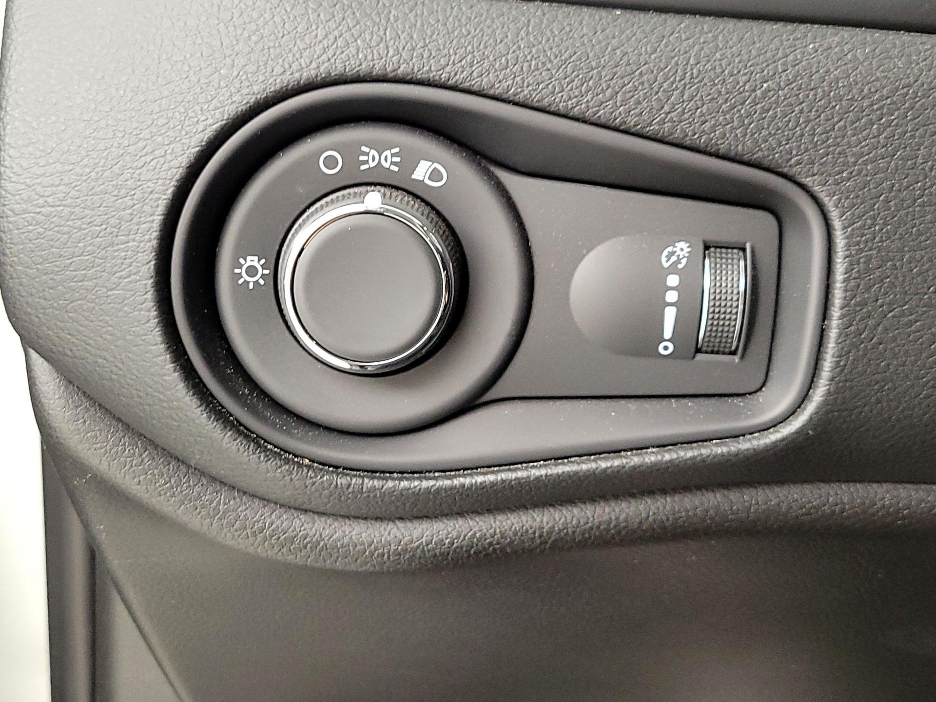 Thumbnail: 2023 Jeep Renegade - 13