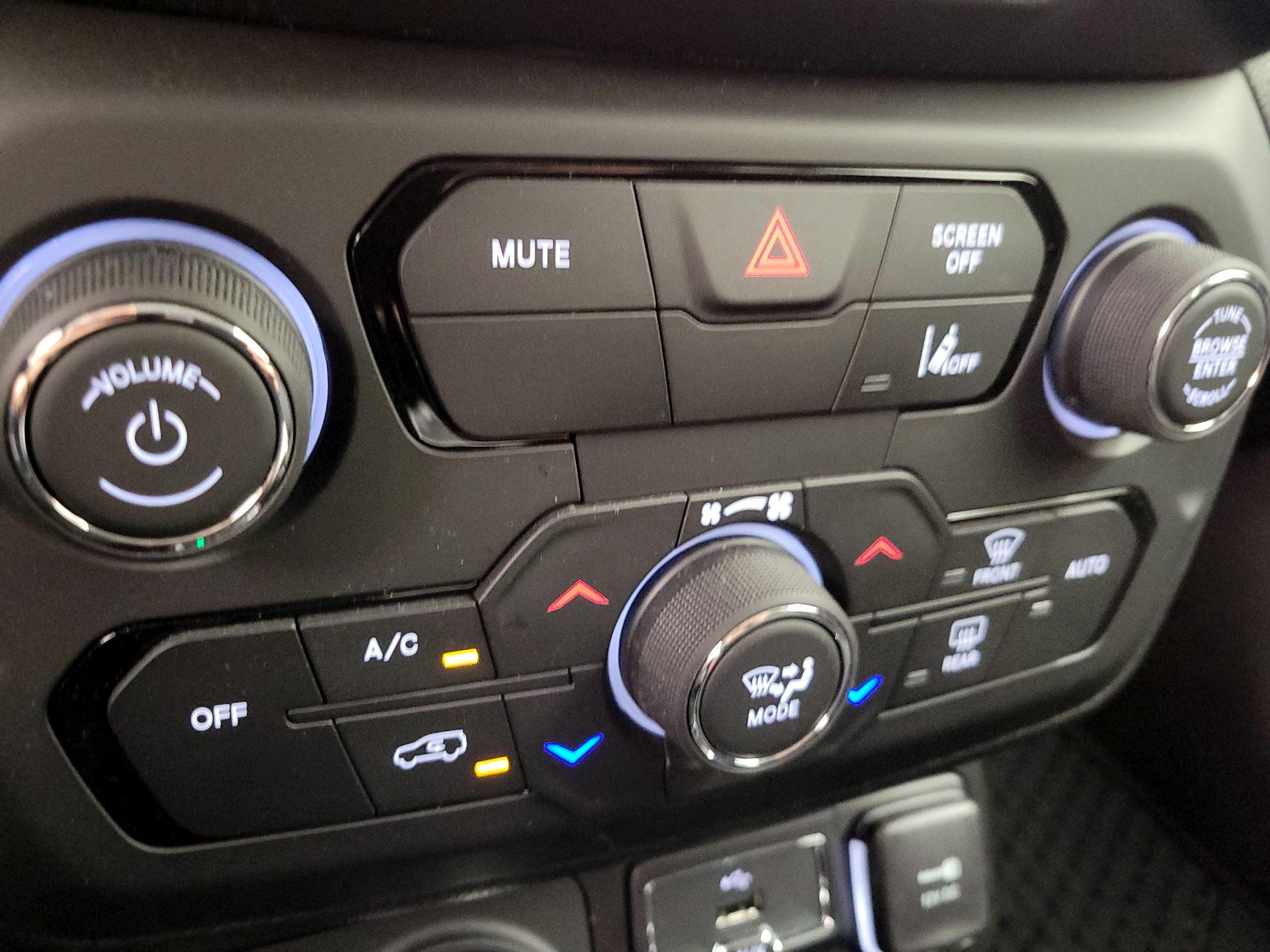 Thumbnail: 2023 Jeep Renegade - 17