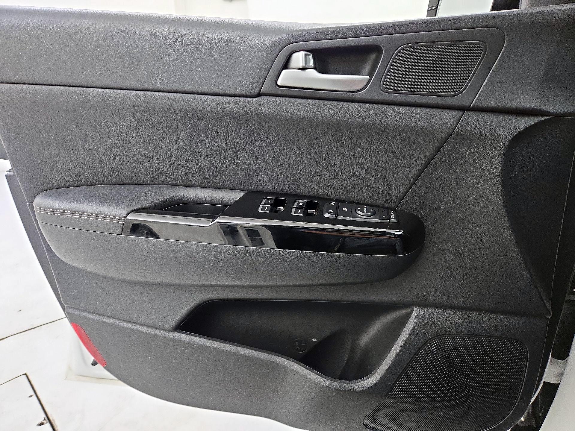 Thumbnail: 2022 Kia Sportage - 12