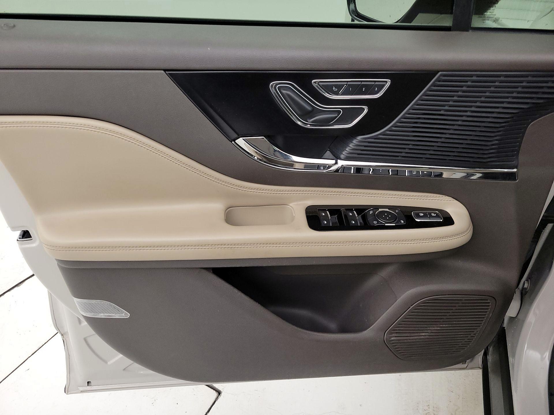 Thumbnail: 2020 Lincoln Corsair - 12