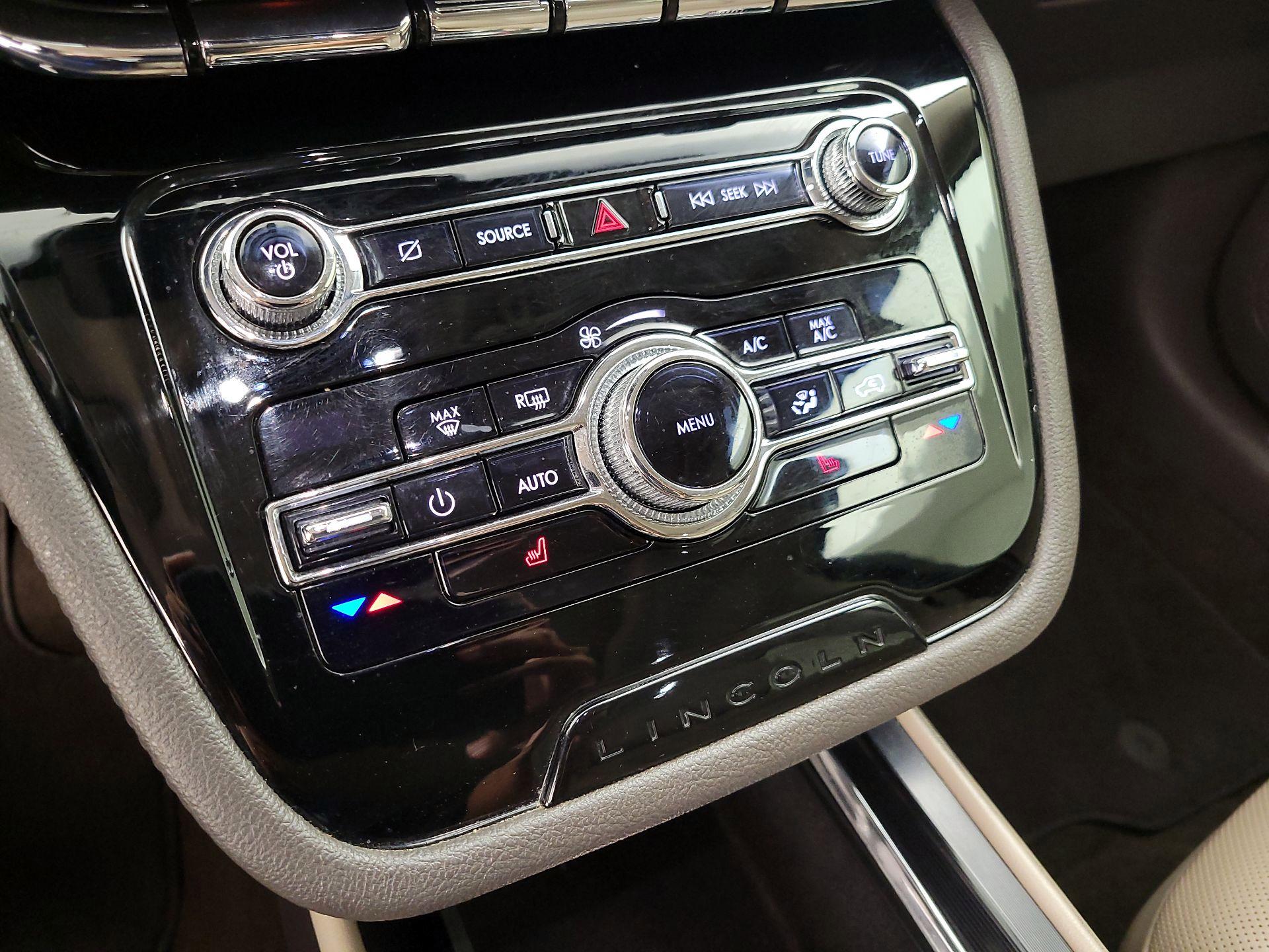 Thumbnail: 2020 Lincoln Corsair - 17