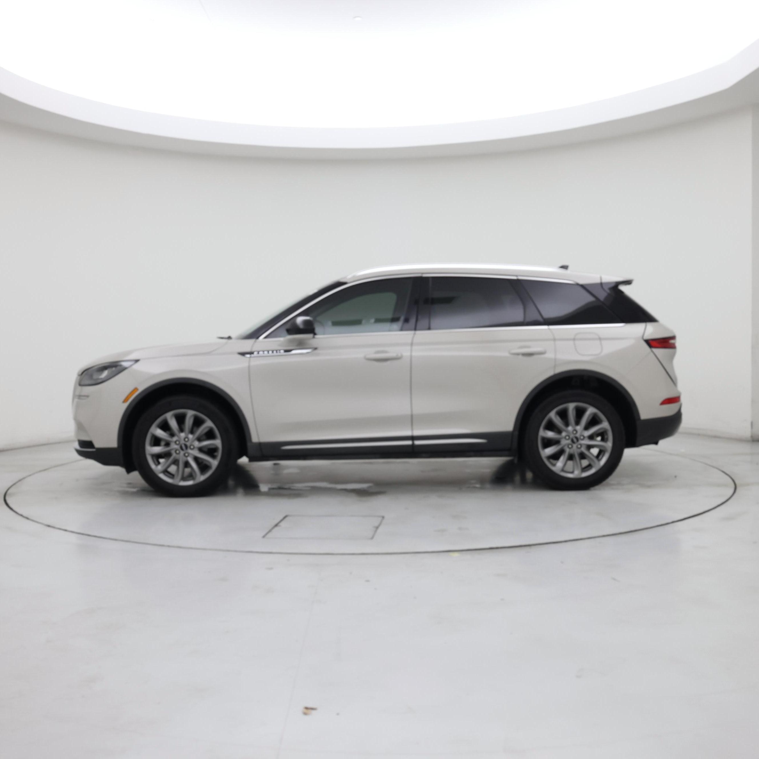 Thumbnail: 2020 Lincoln Corsair - 3