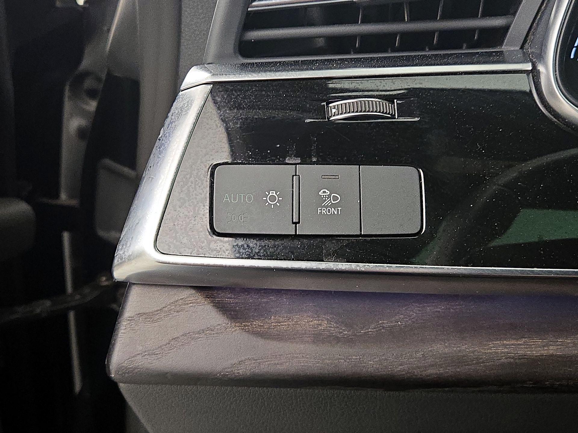 Thumbnail: 2021 Audi Q8 - 13