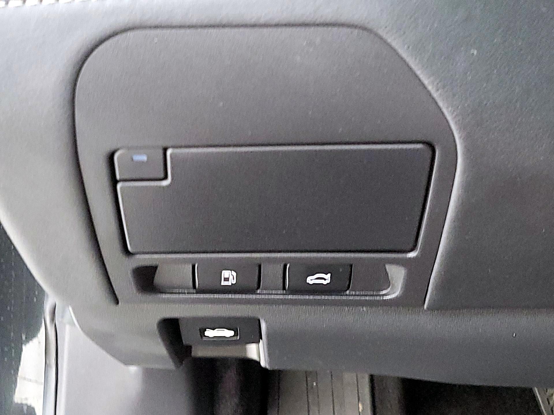 Thumbnail: 2021 Lexus LS - 13