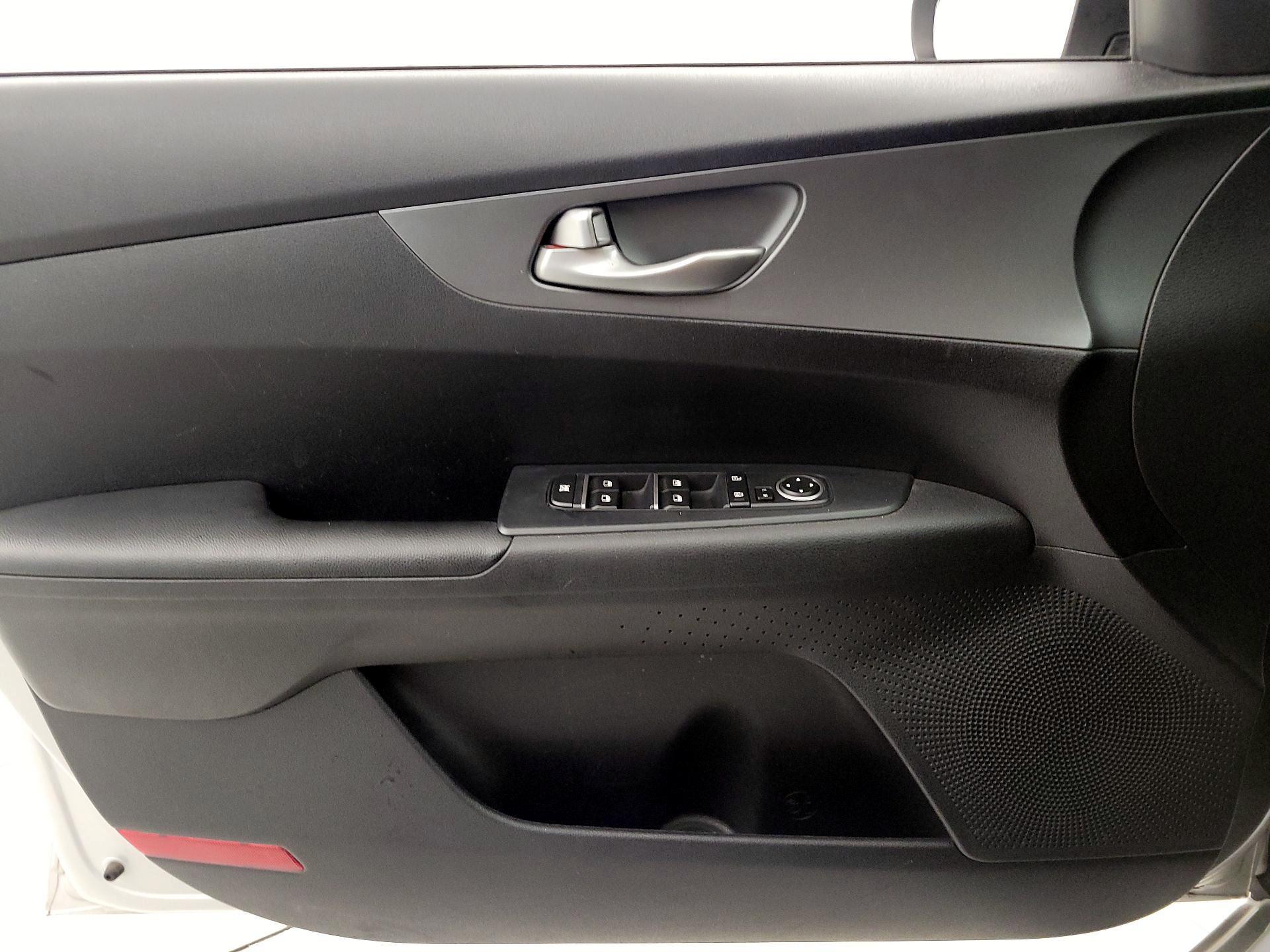 Thumbnail: 2020 Kia Forte - 12