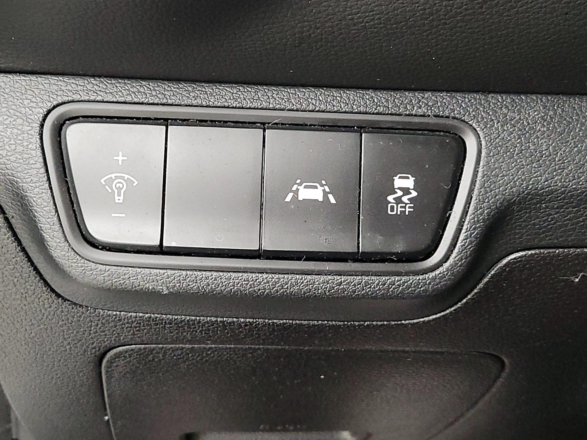 Thumbnail: 2020 Kia Forte - 13